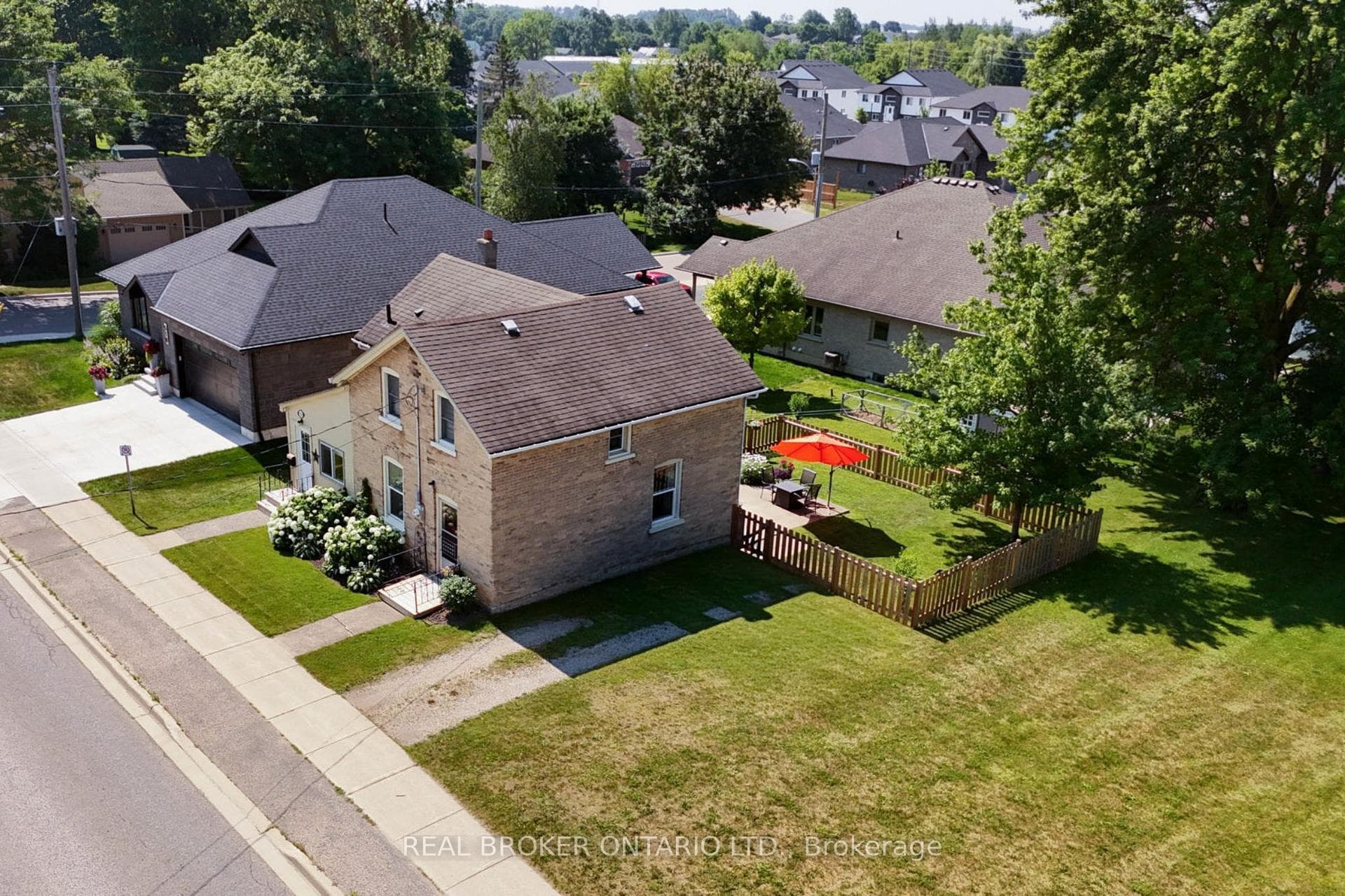 520 Elma Street photo 4