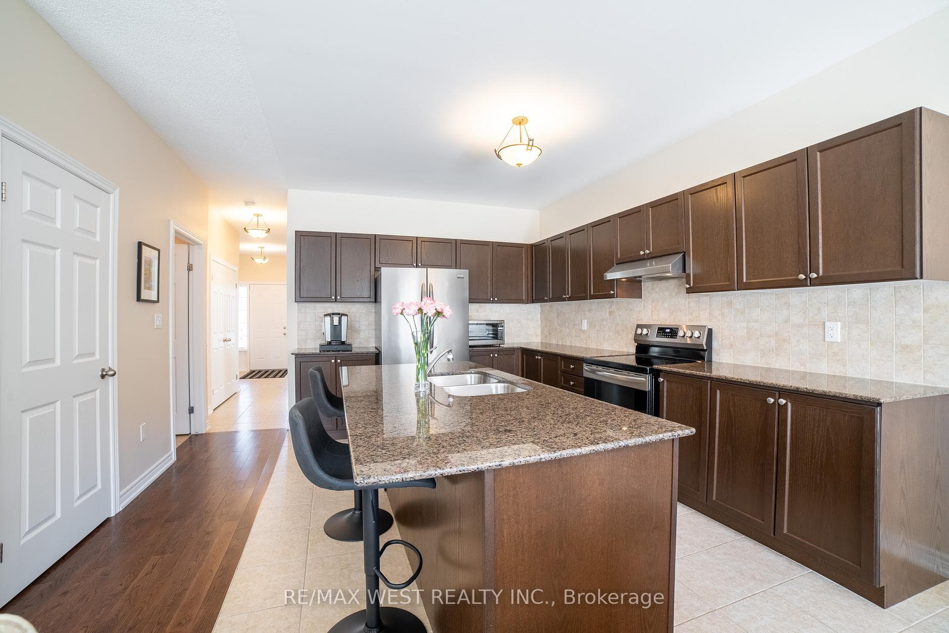4422 Mann Street photo 7