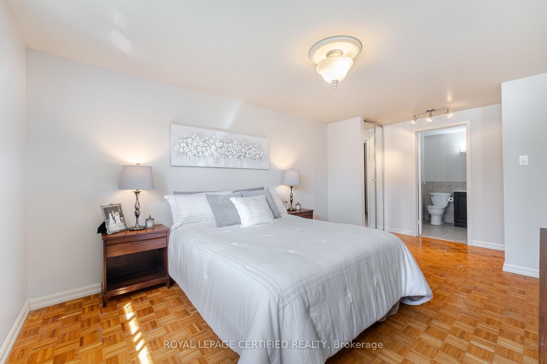 12 Grovetree Place photo 21