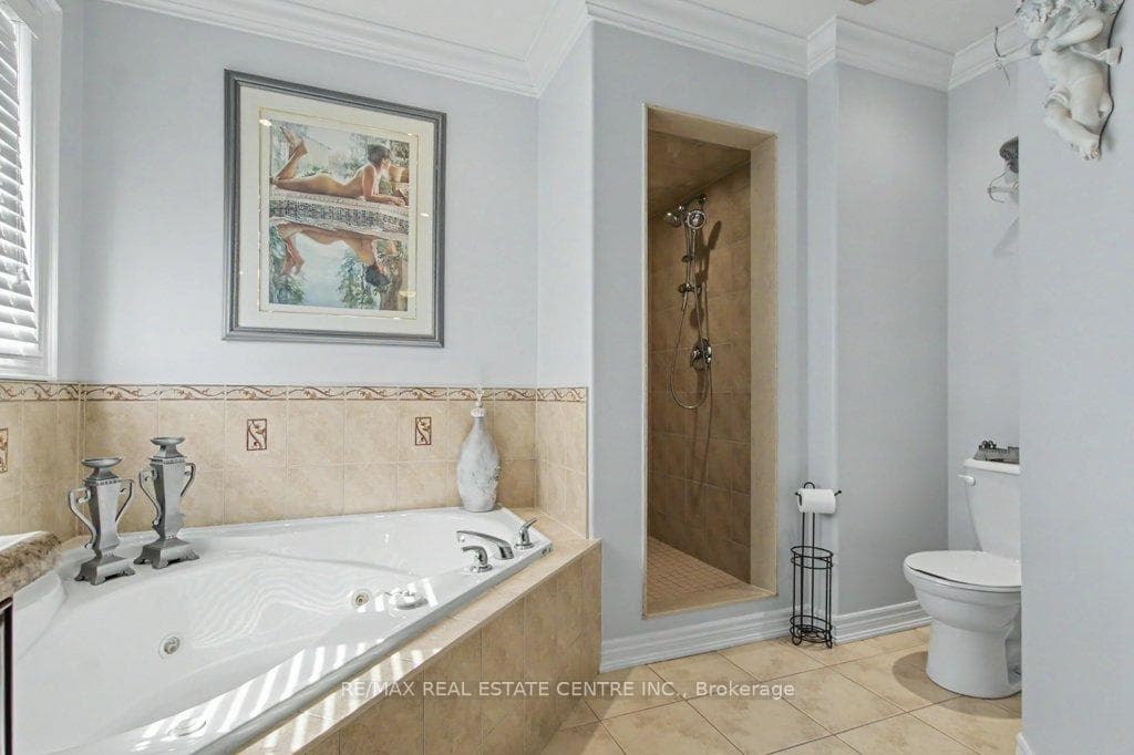 284 Normanhurst Avenue photo 33