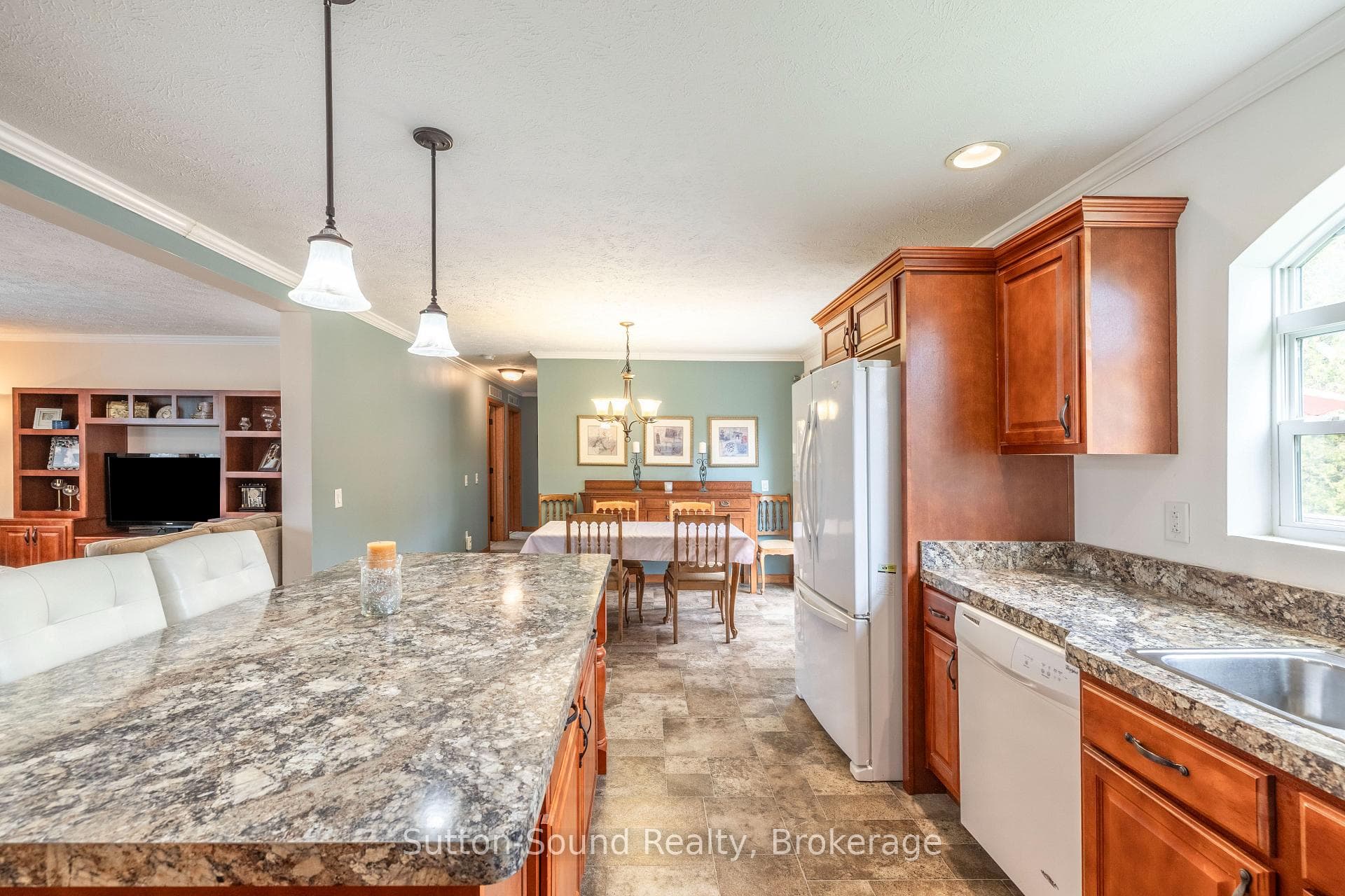 21 Cardinal Avenue photo 10