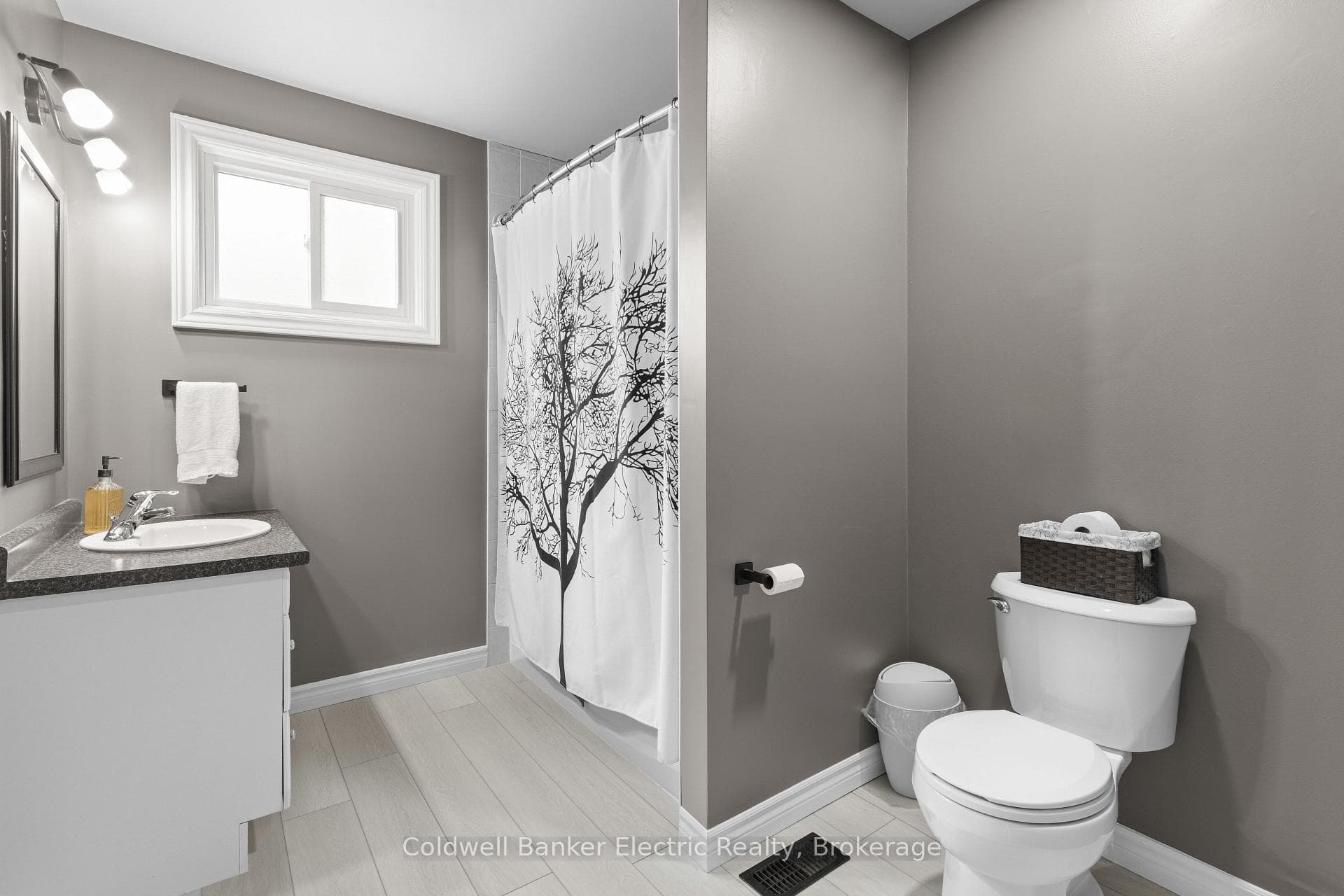 30 Woods Avenue photo 18