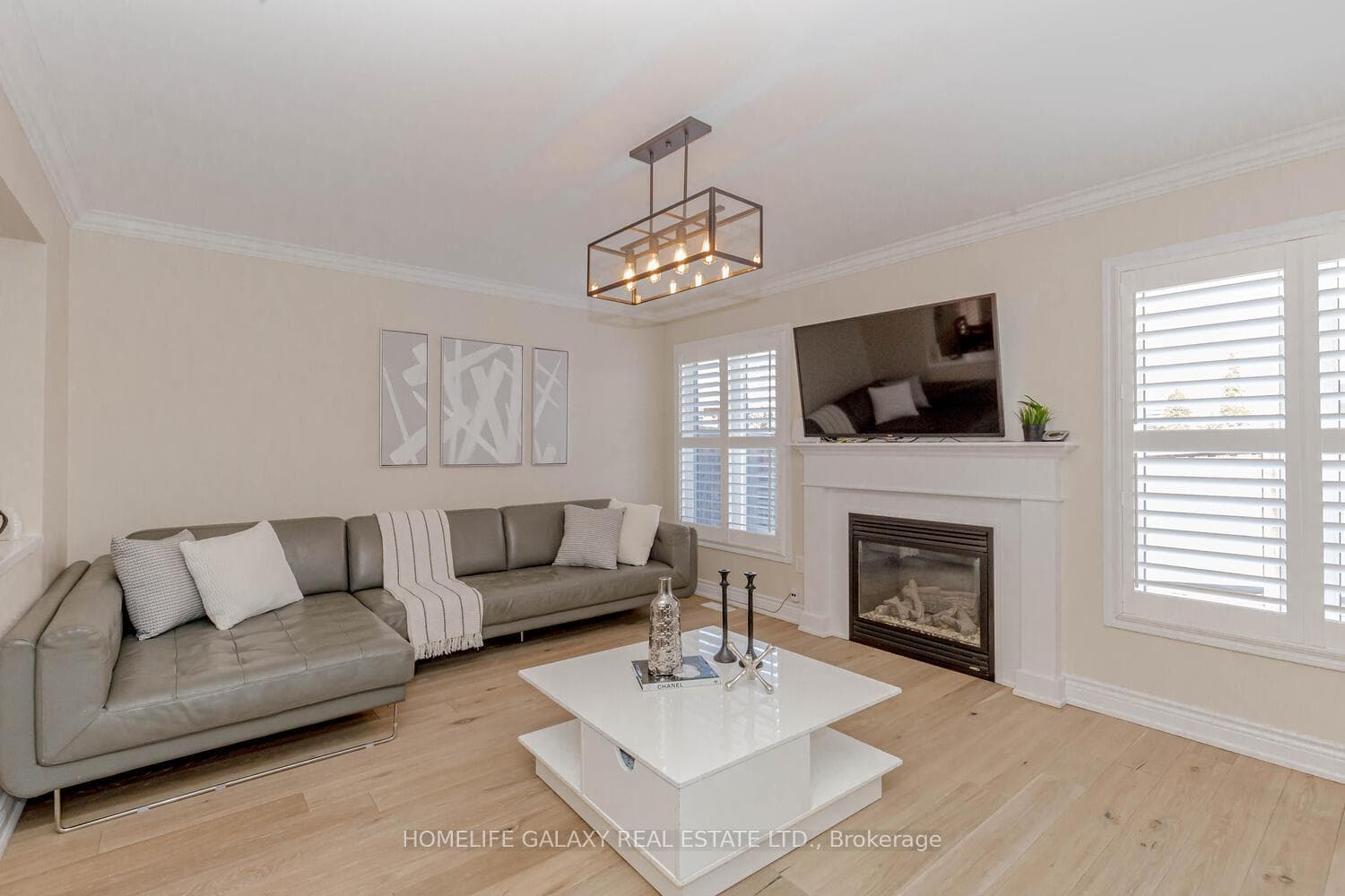 913 Minchin Way photo 7