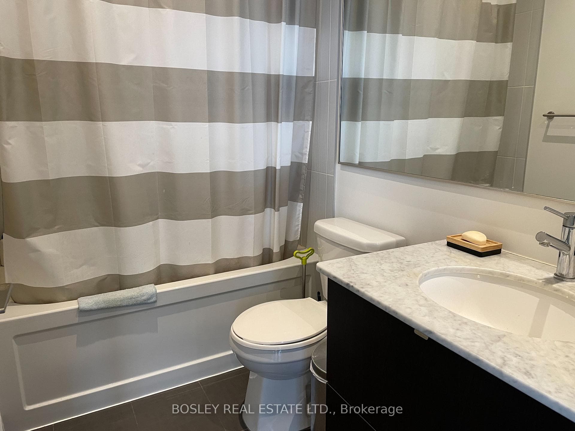 170 Fort York Boulevard Unit 1404 photo 10