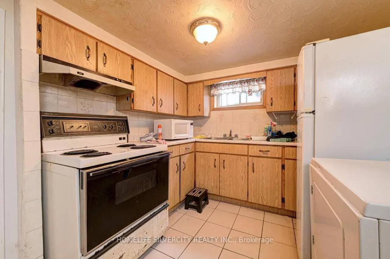 525 Bond Street photo 2