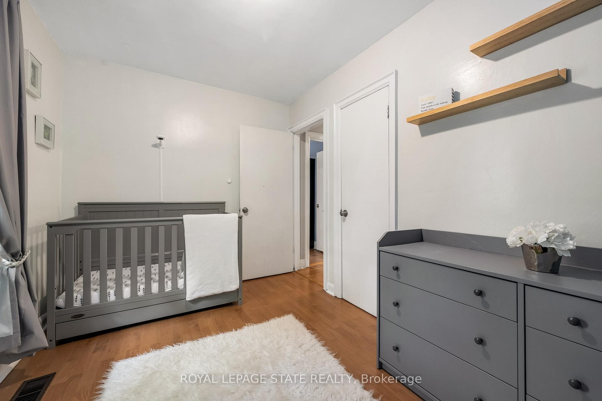 126 Queensdale Avenue photo 14