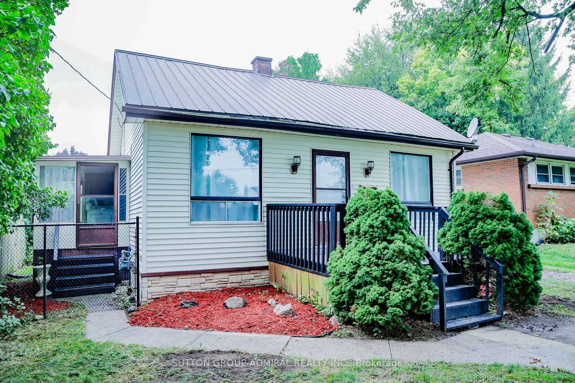 383 Edmonton Street photo 1