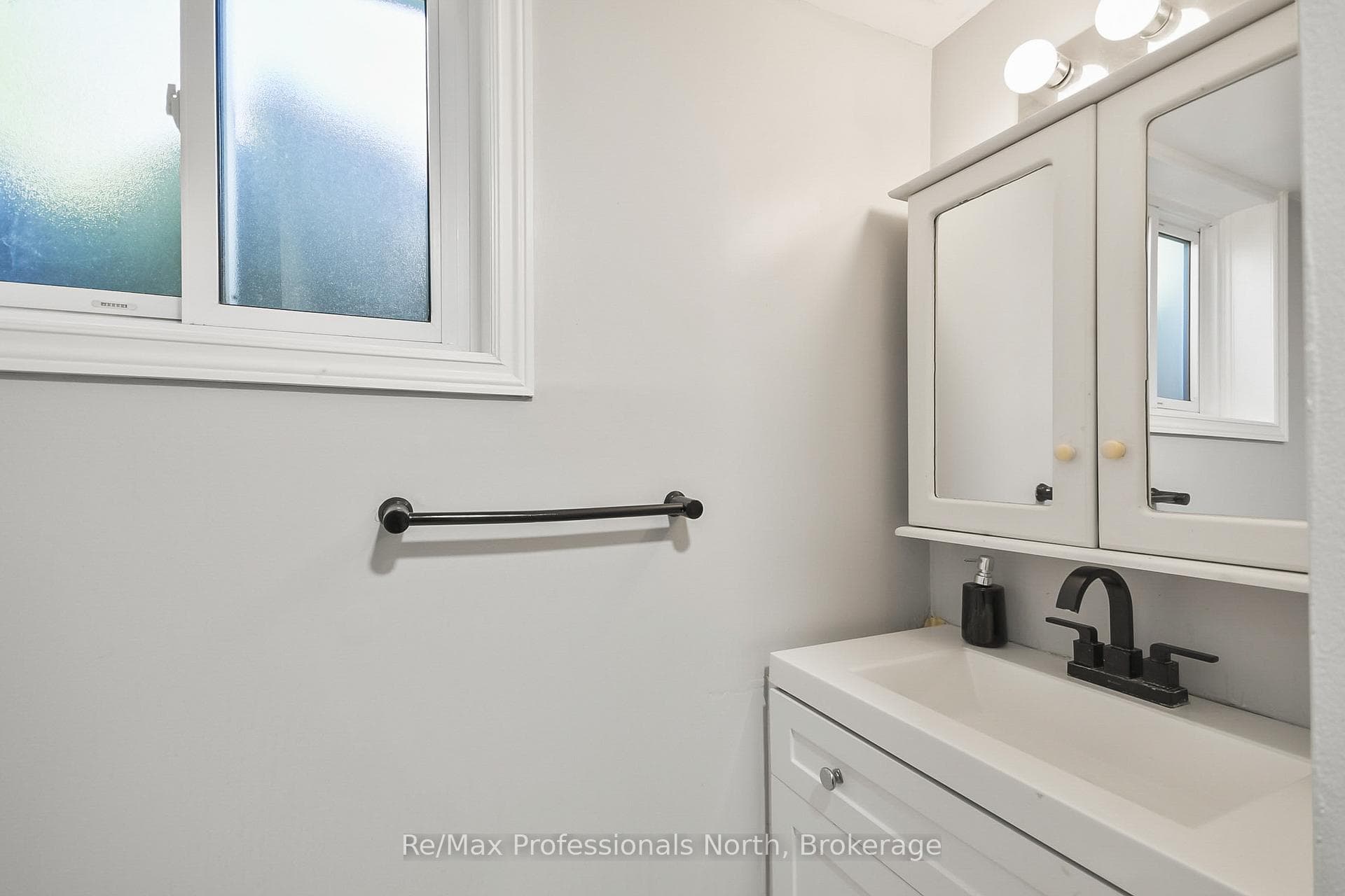 110 FRASER Street photo 25