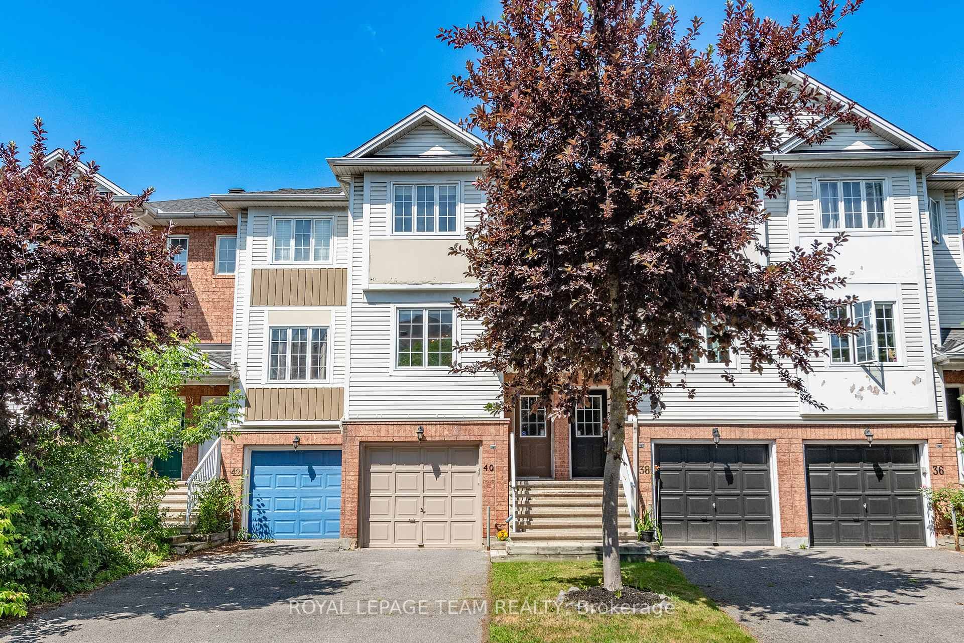 40 Manhattan Crescent photo 1