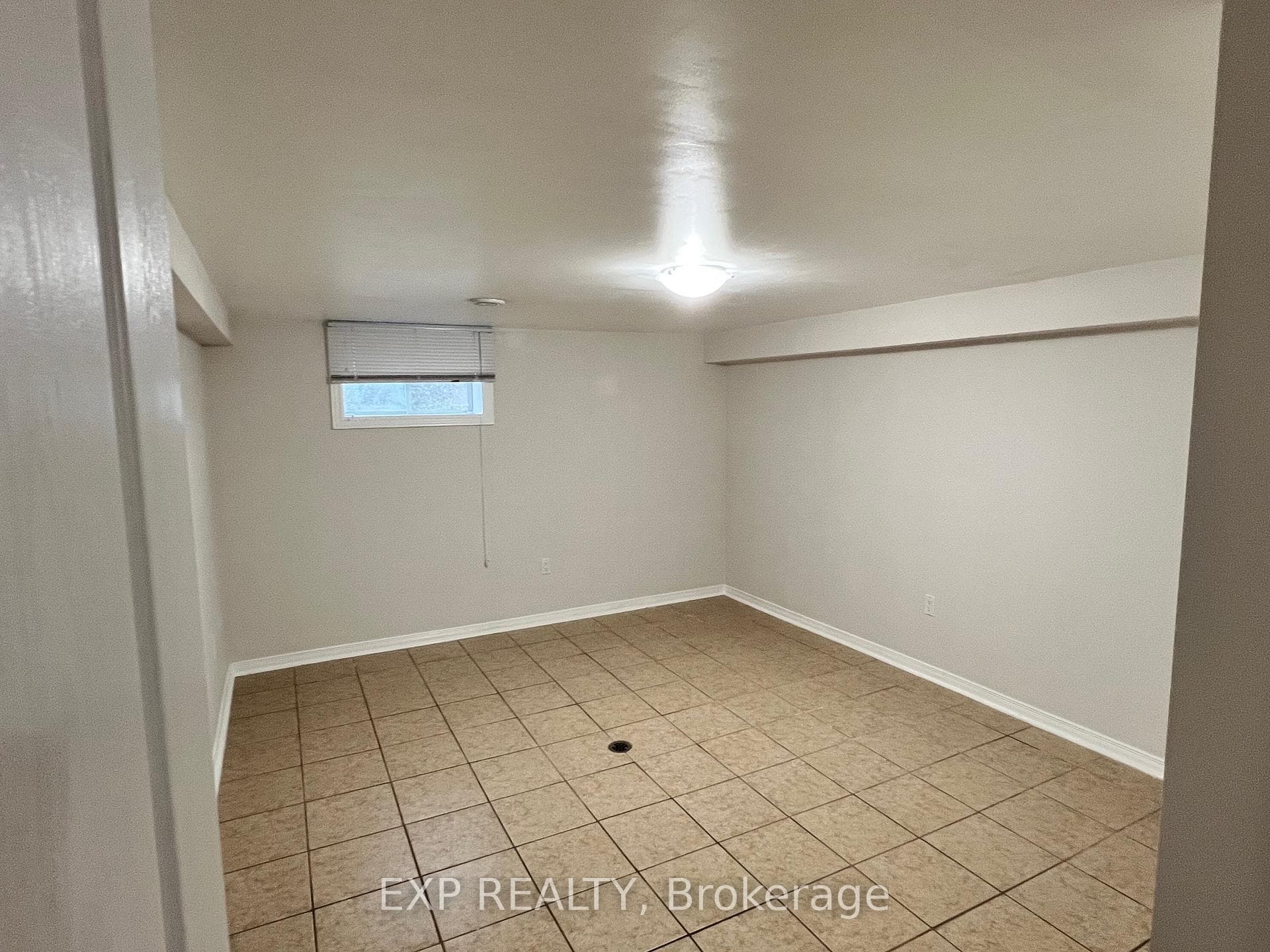 205 Simcoe Road Unit Lower photo 11