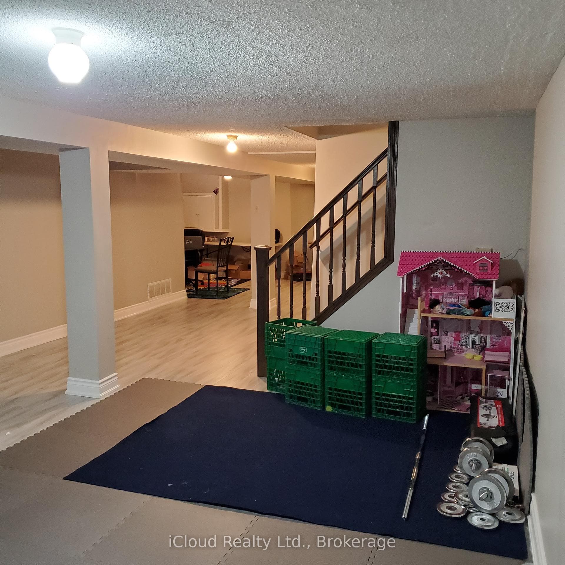 2776 Lindholm Crescent photo 20