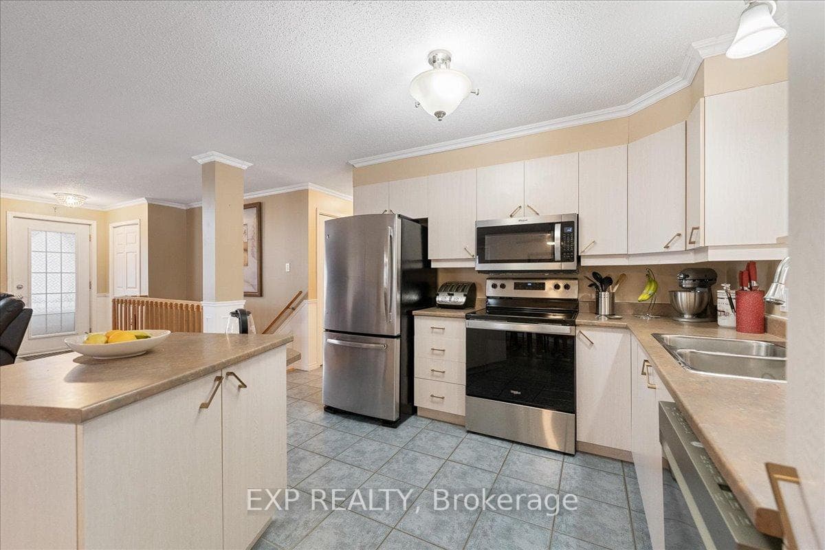 213 Longueuil Street photo 18