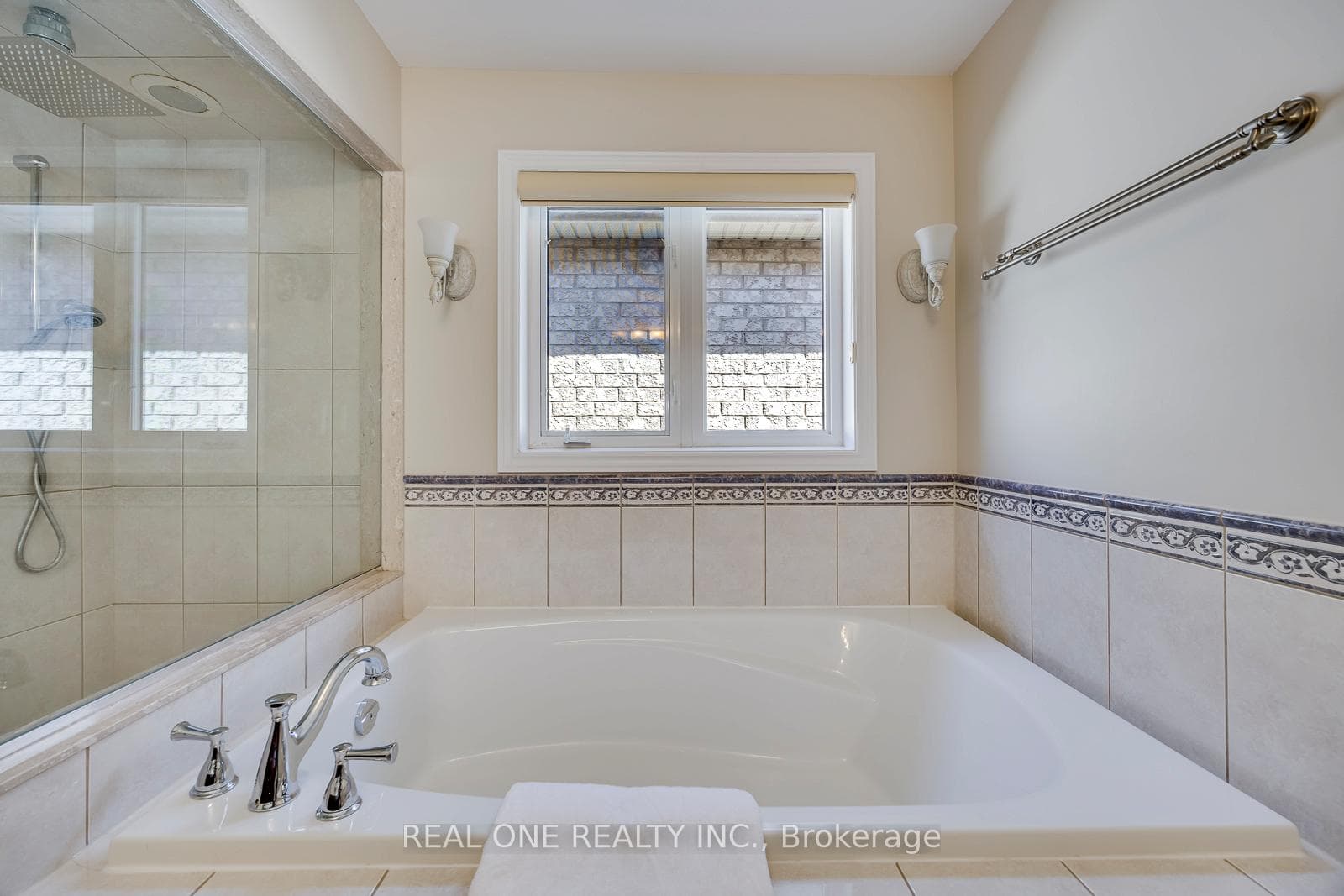 2379 Wasaga Drive photo 31