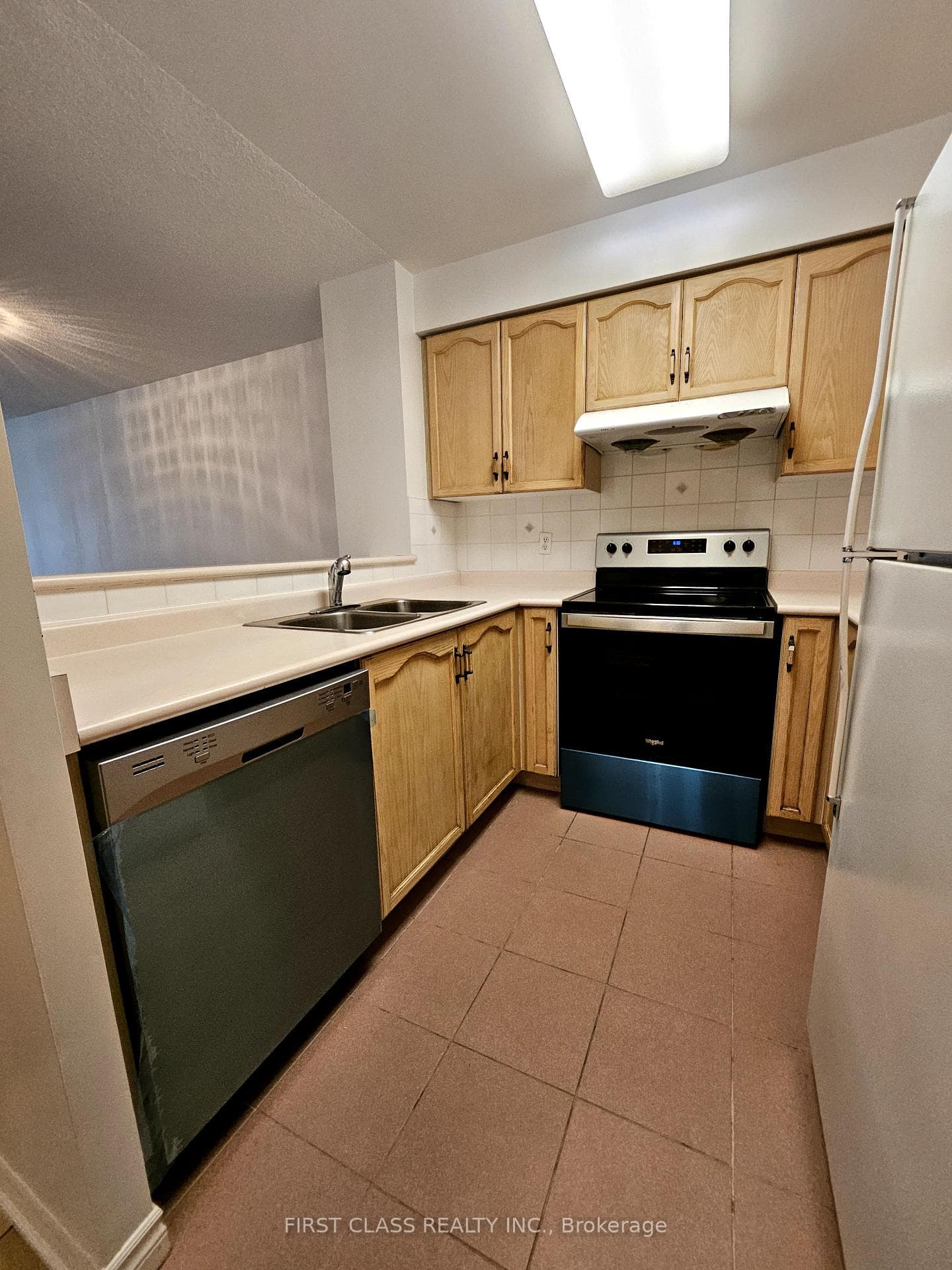 18 PEMBERTON Avenue Unit 601 photo 7