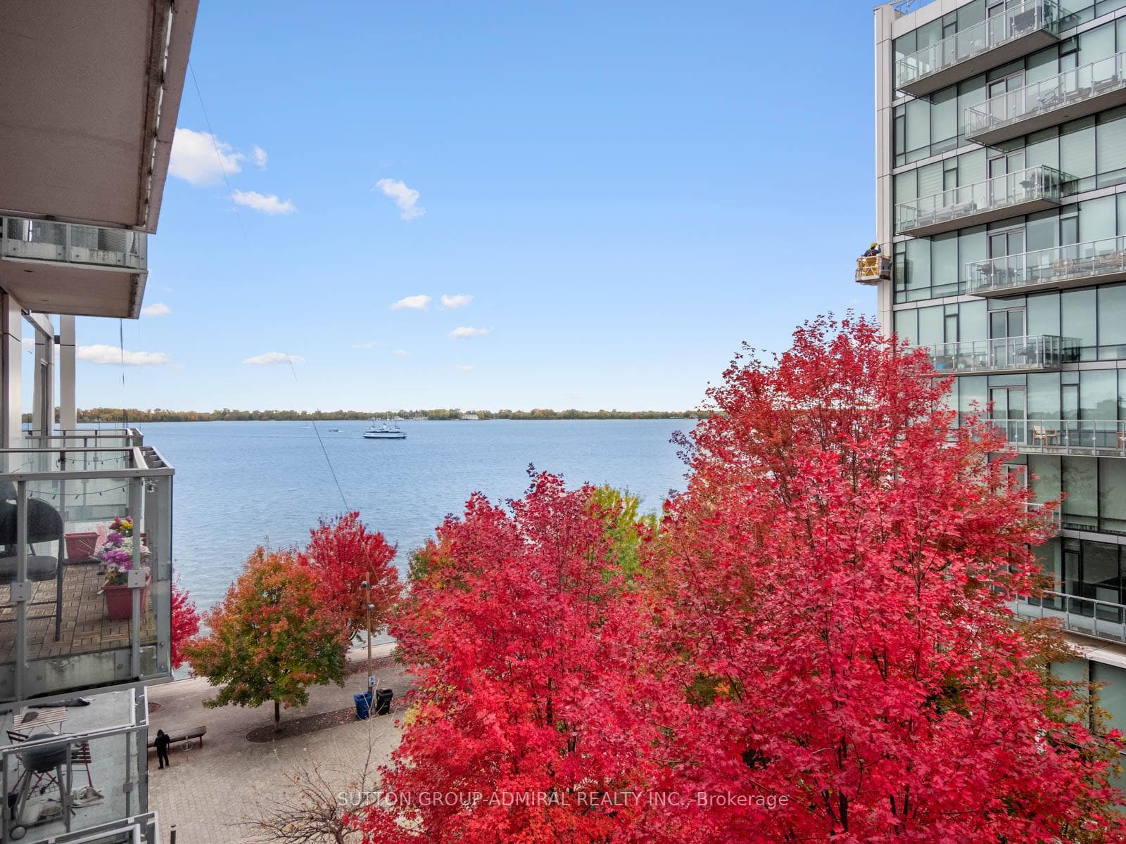 39 Queens Quay Unit 525 photo 25