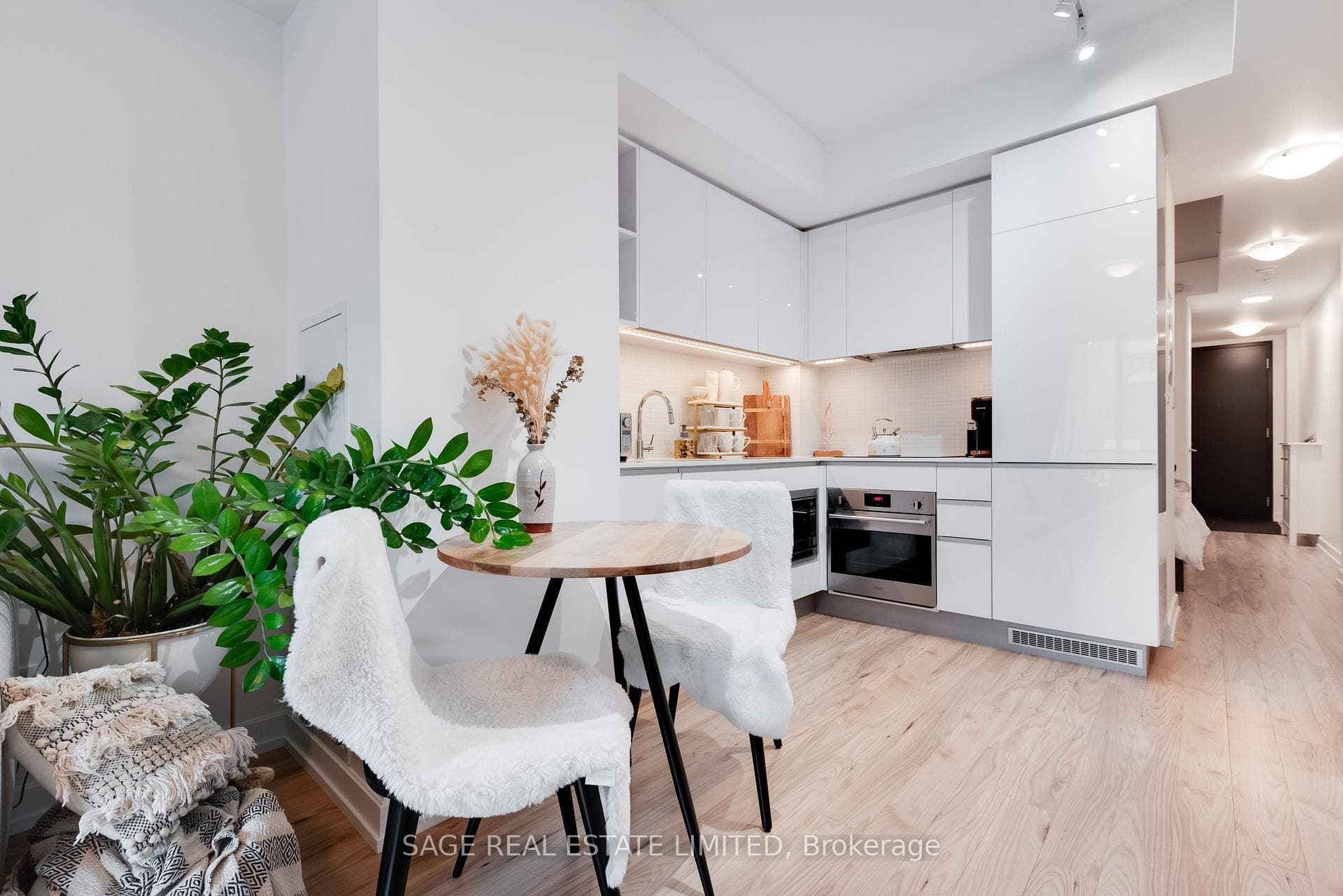 377 Madison Avenue Unit 316 photo 16