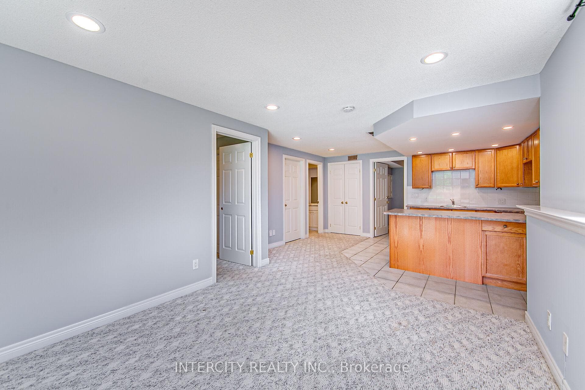 495 Rourke Place photo 29