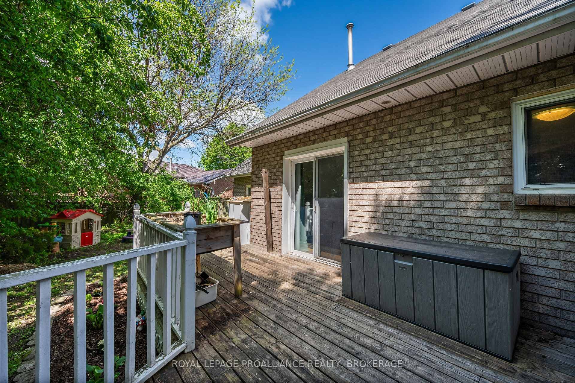 151 Greenlees Drive photo 38