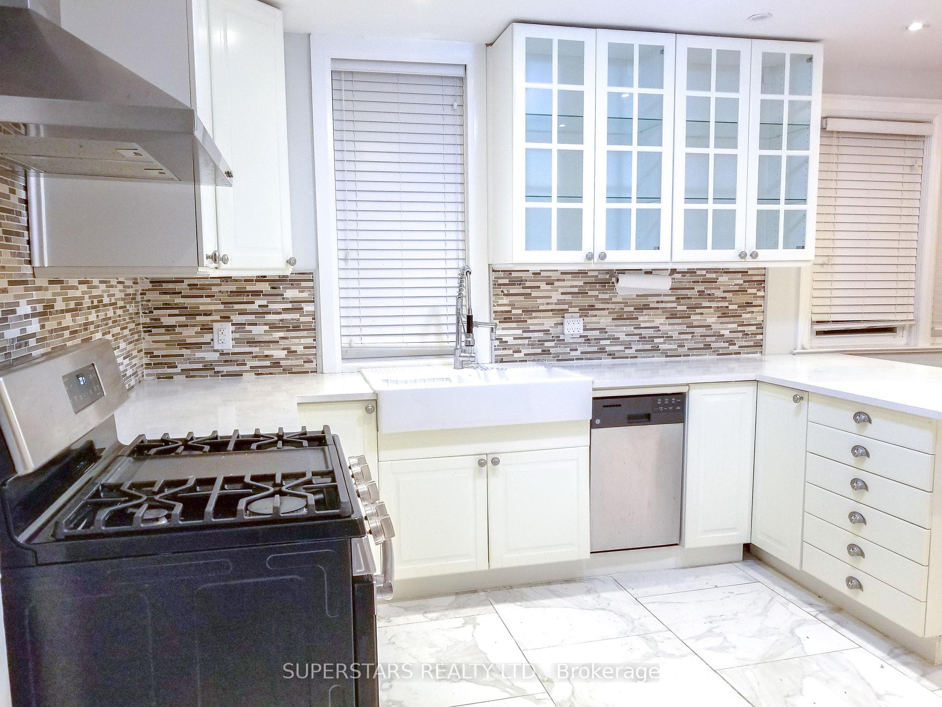 438 Christie Street photo 6