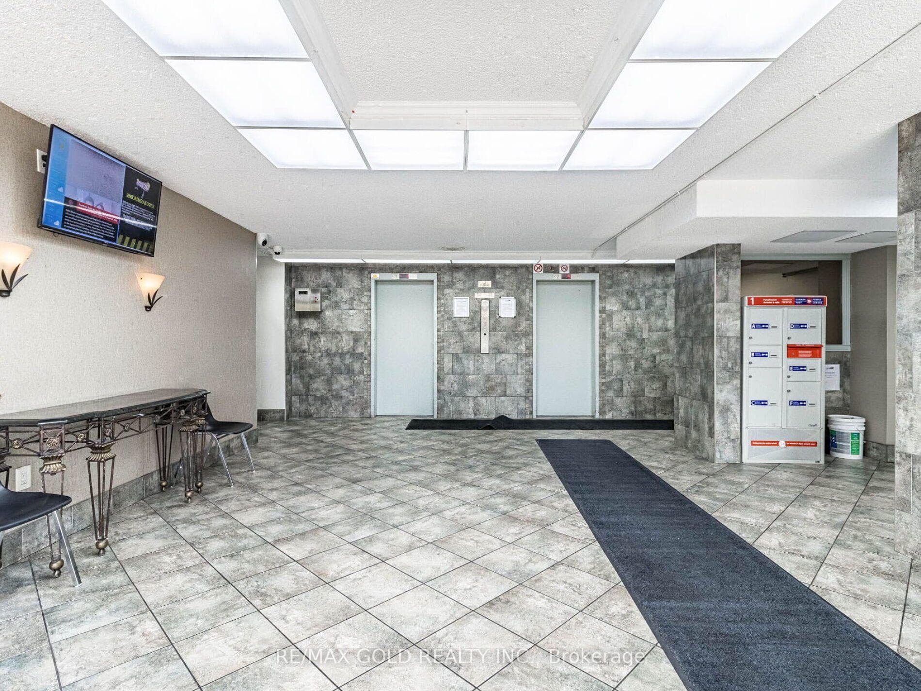 17 Knightsbridge Road Unit 1010 photo 4