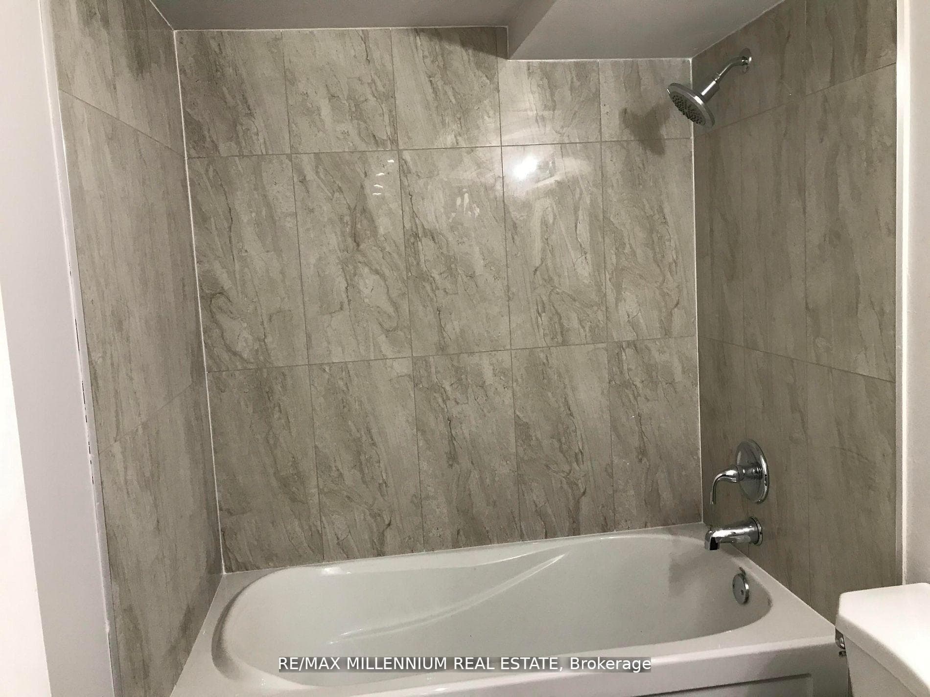 90 Whitehaven Drive photo 4