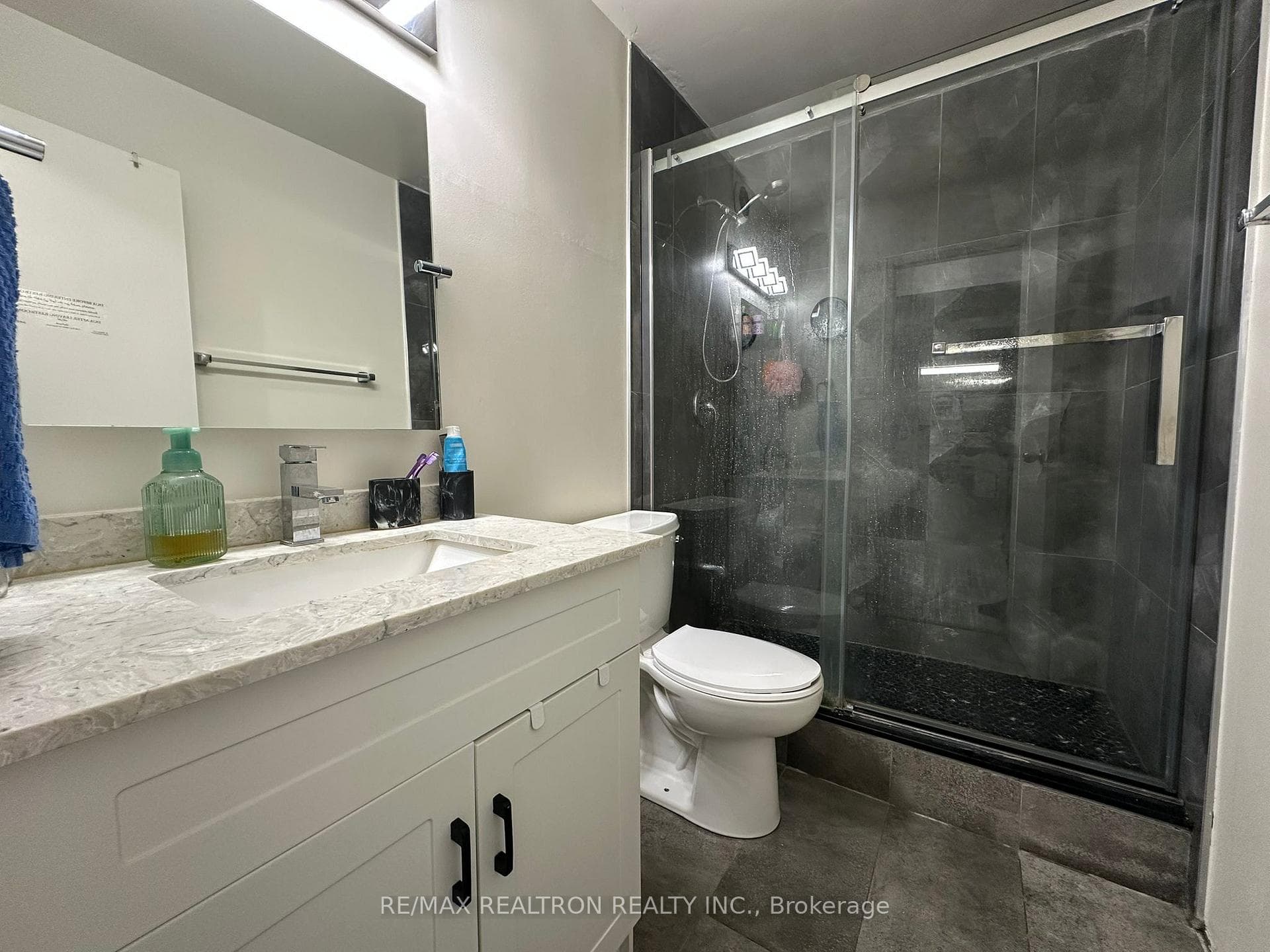 100 Leeward Glenway Unit 1401 photo 14