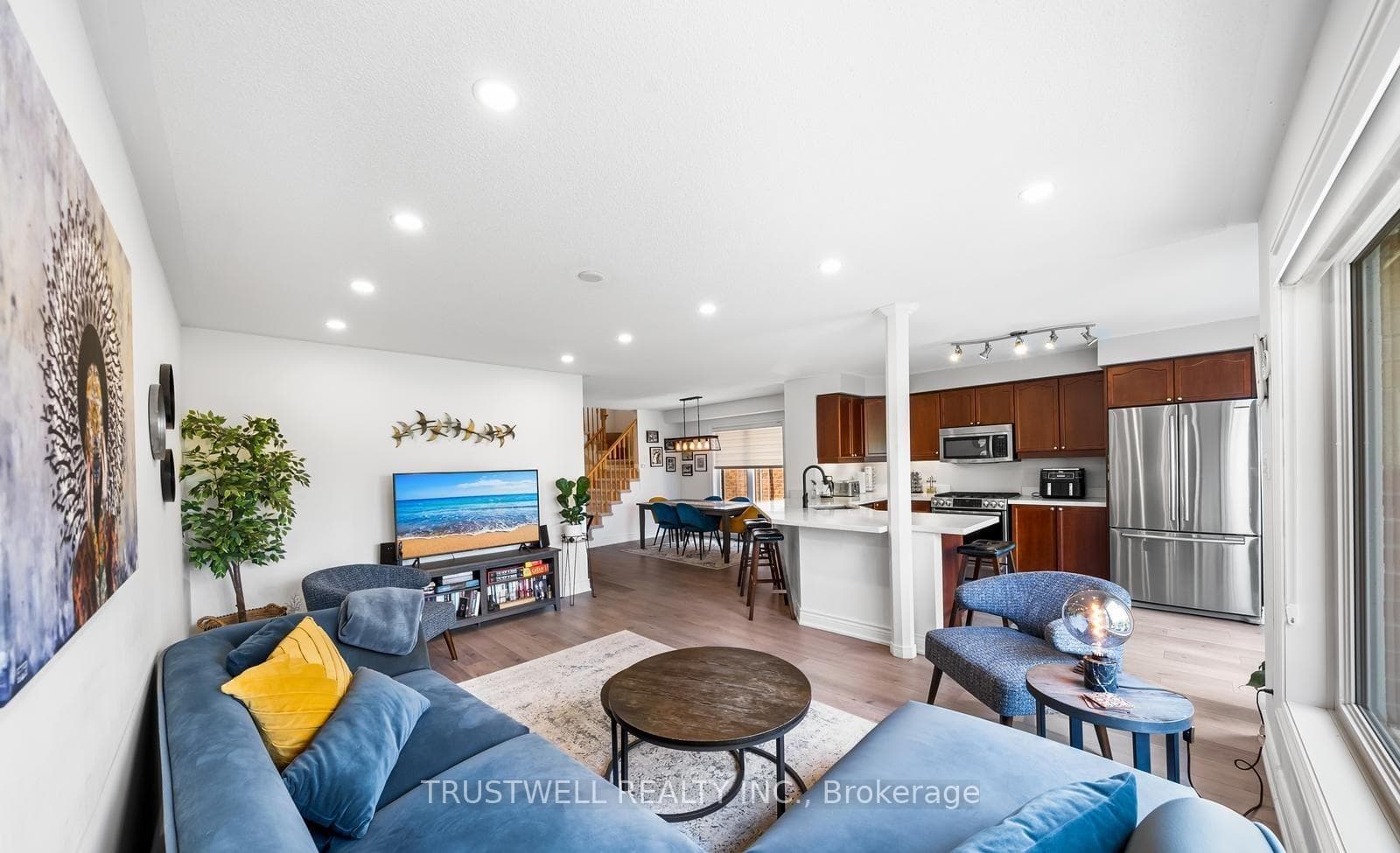255 Chilcott Crescent photo 15