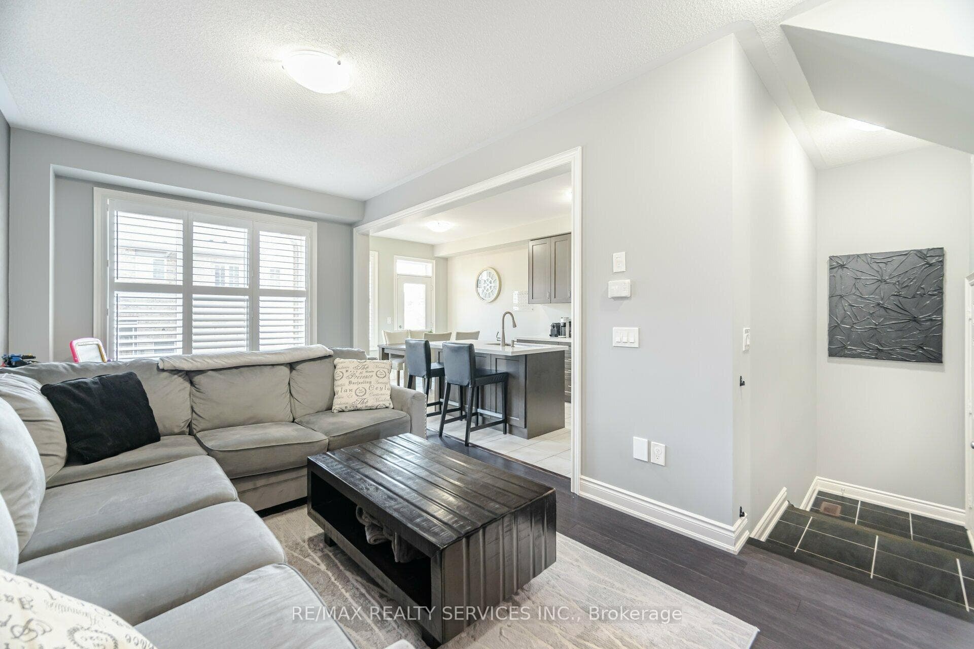 127 Holbrook Court photo 8