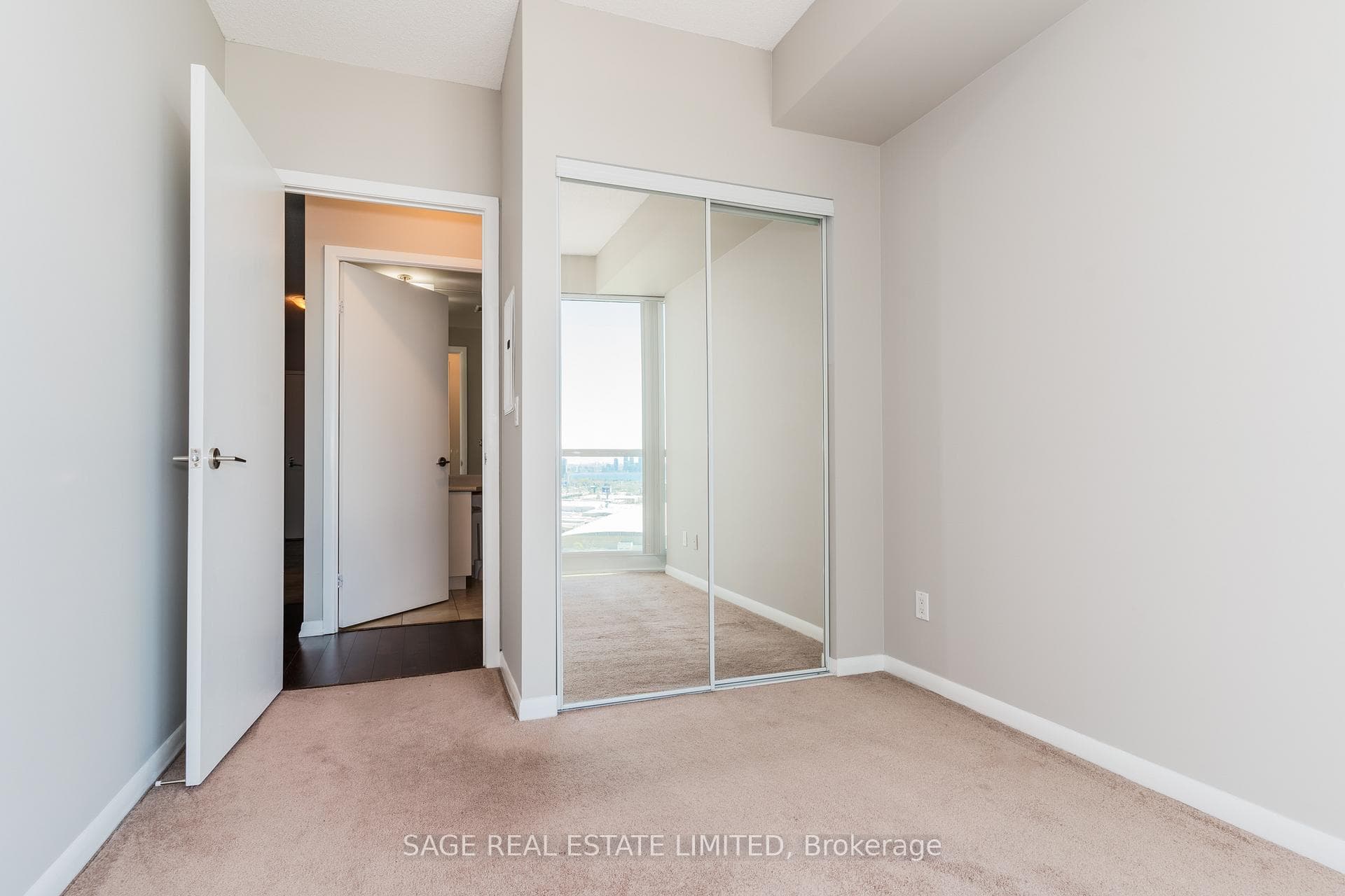 215 Fort York Boulevard Unit 2707 photo 19