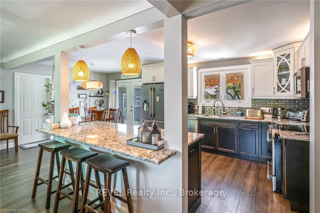 56 ROYAL YORK Road photo 10