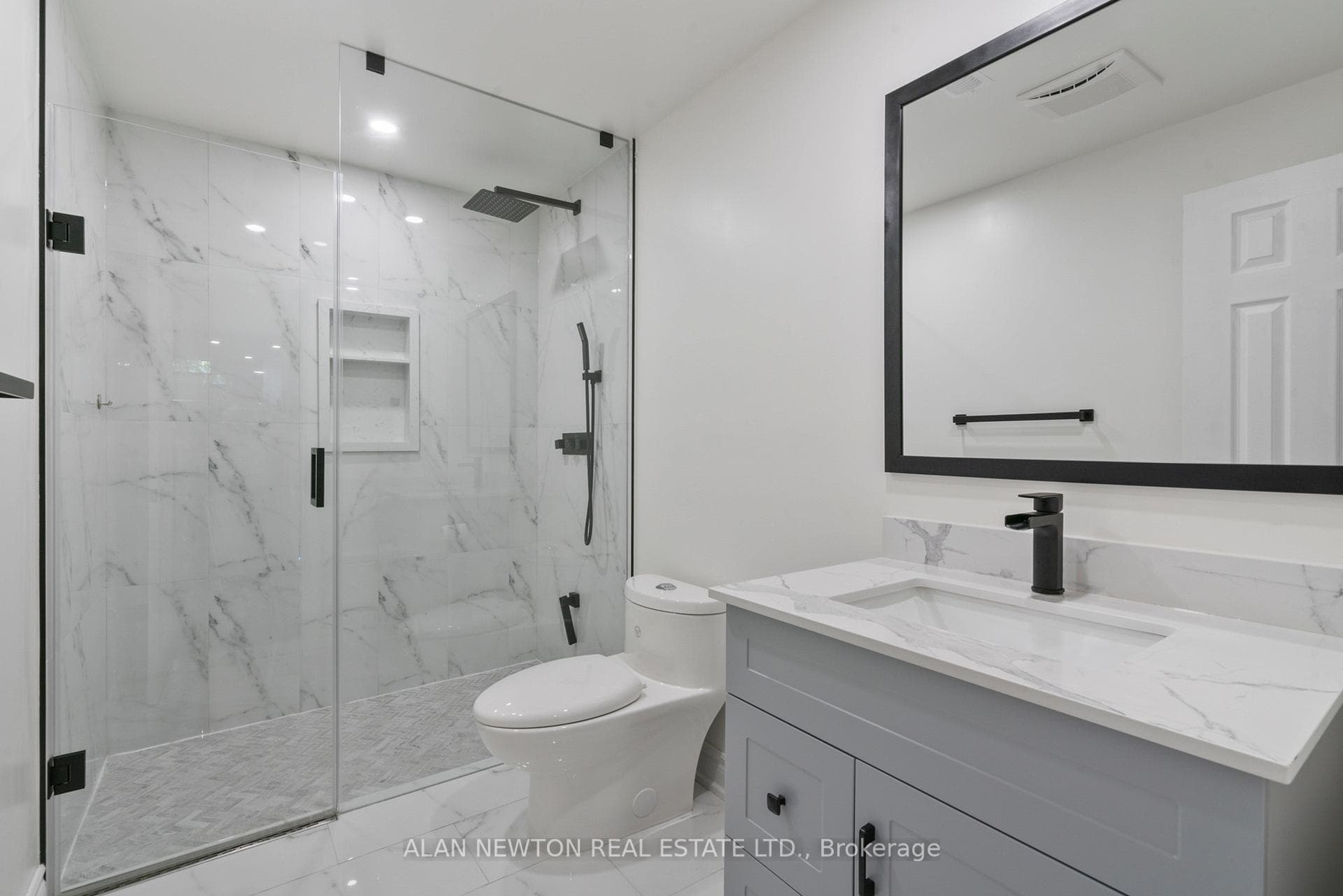 550 Clifford Perry Place photo 25