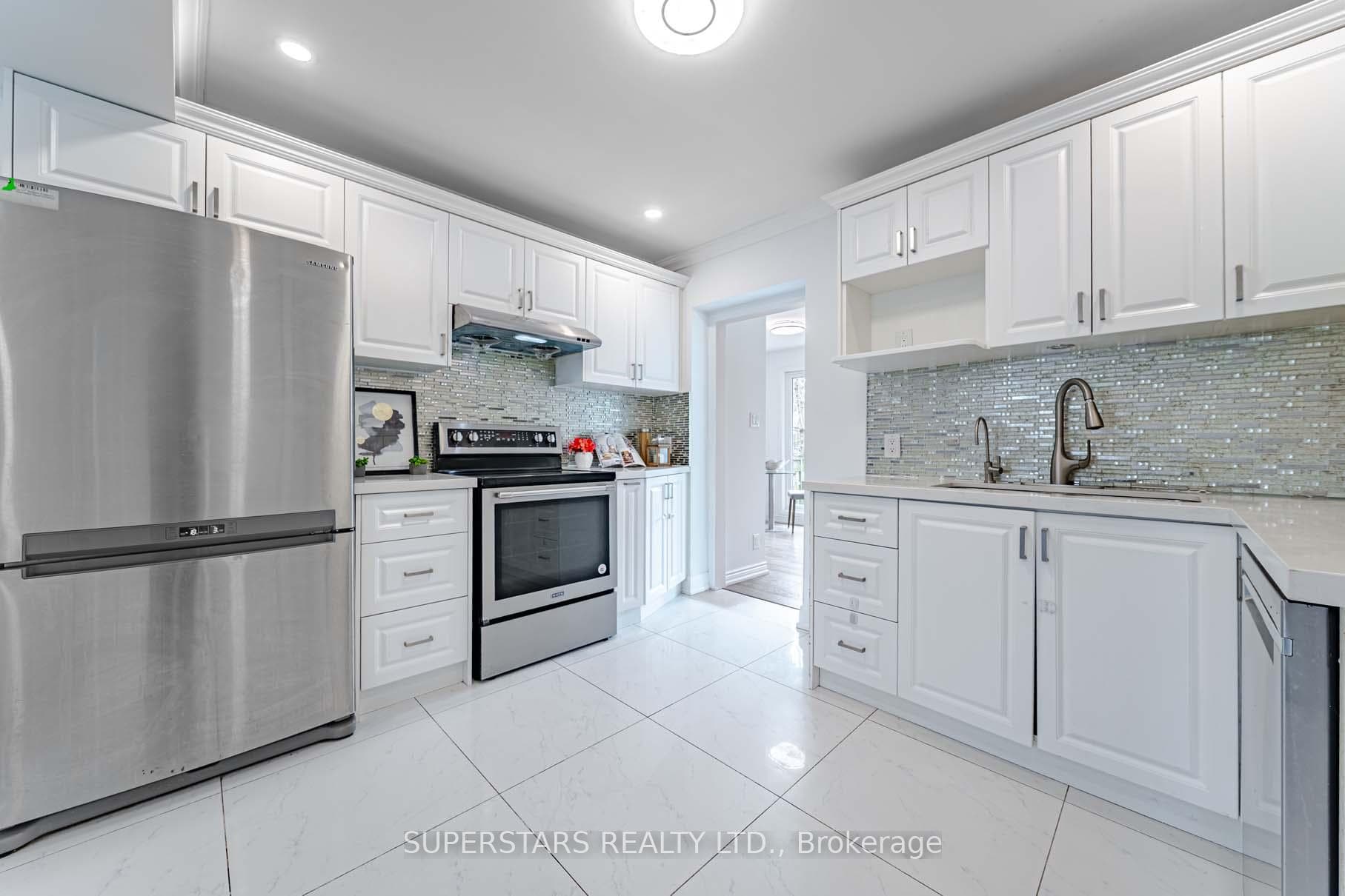 84 Lawrence Avenue photo 9