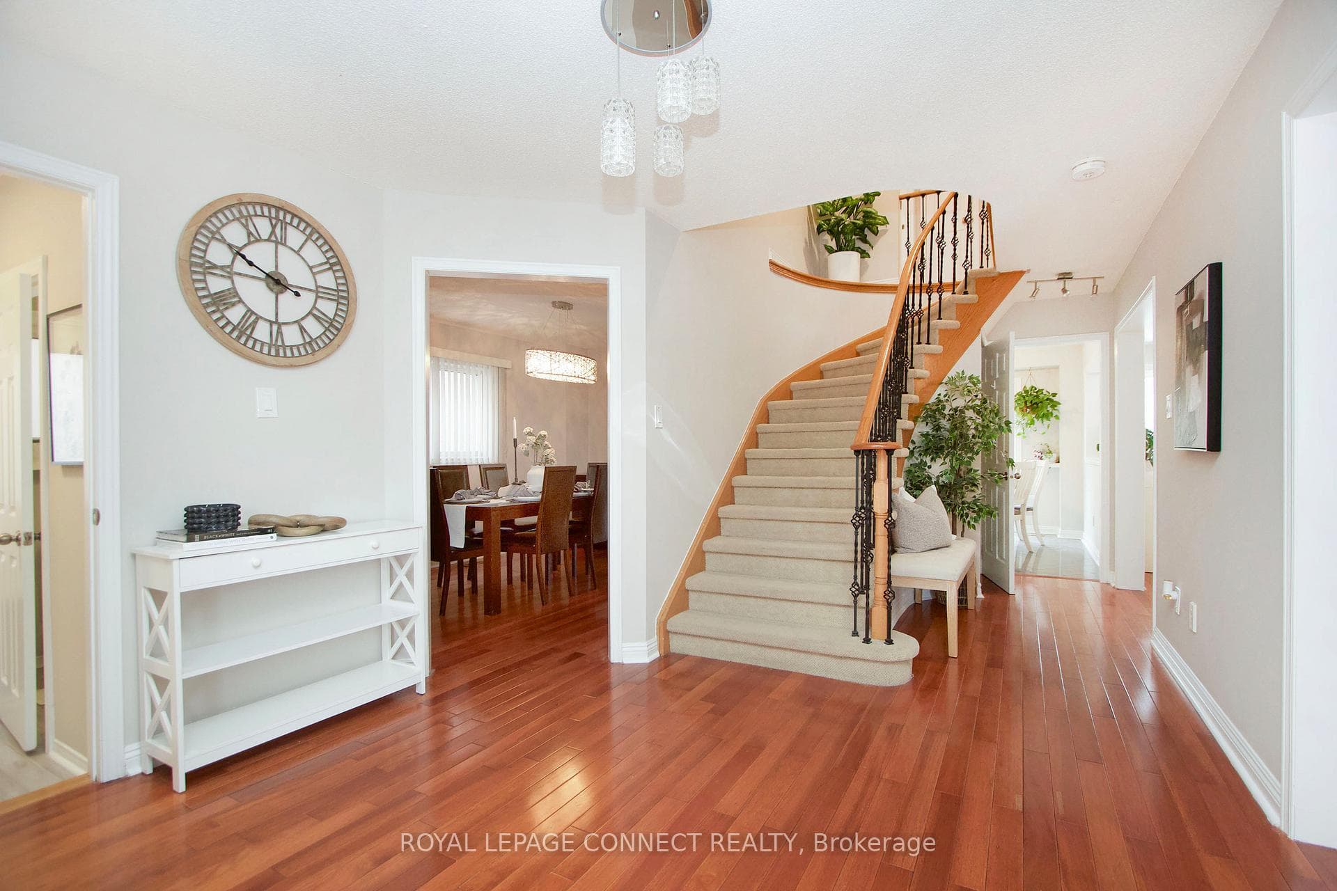 1253 Gloucester Square photo 4