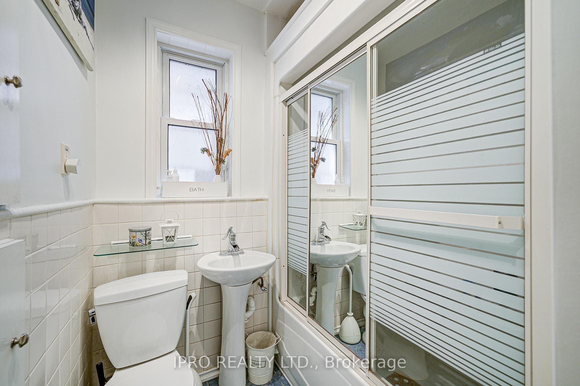 287 Queensdale Avenue photo 31