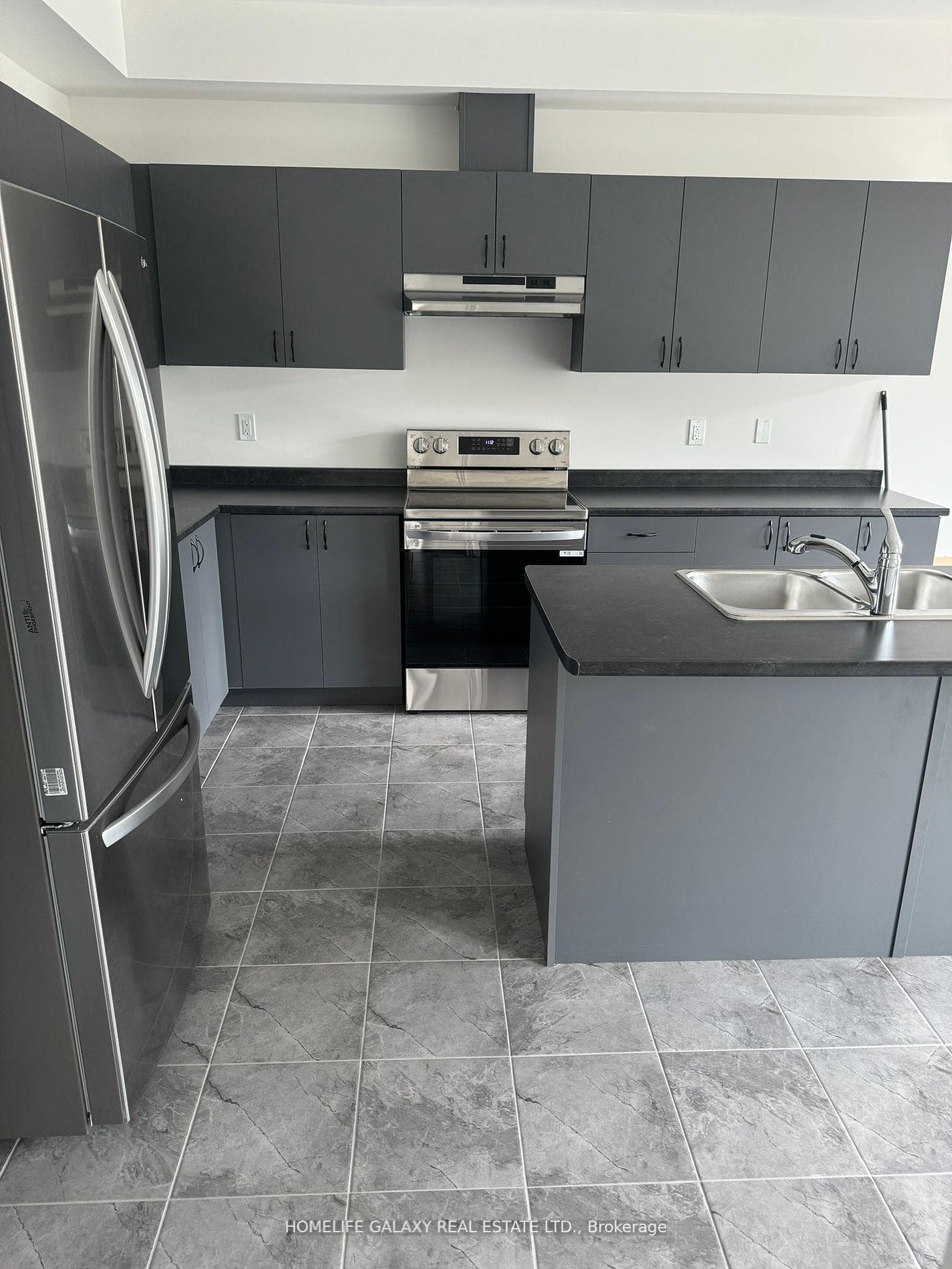 19 Wakefield Boulevard photo 7