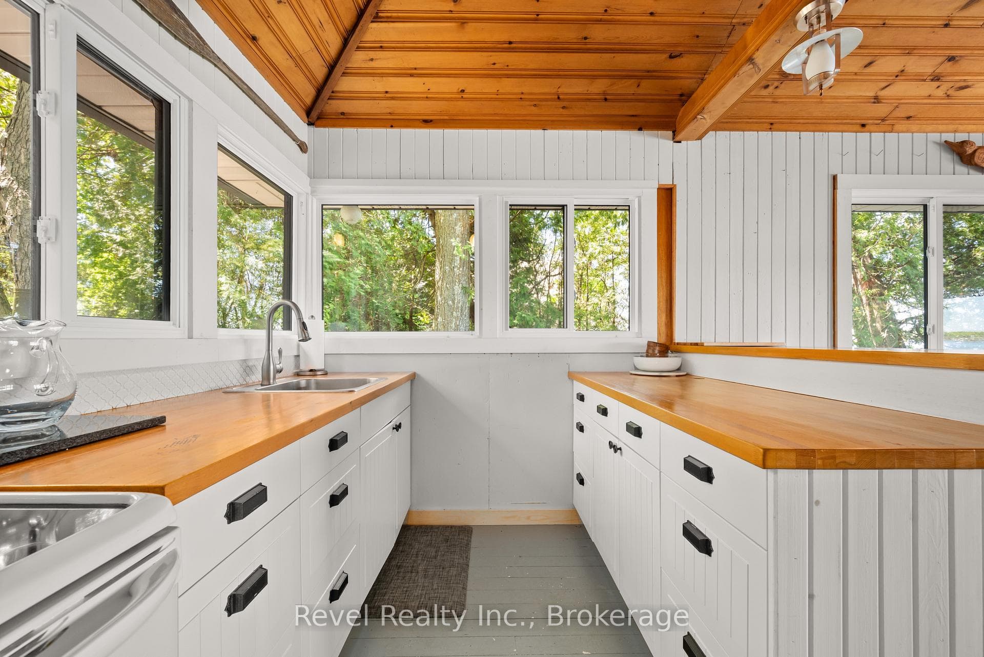 8004 Taits Beach Road photo 11