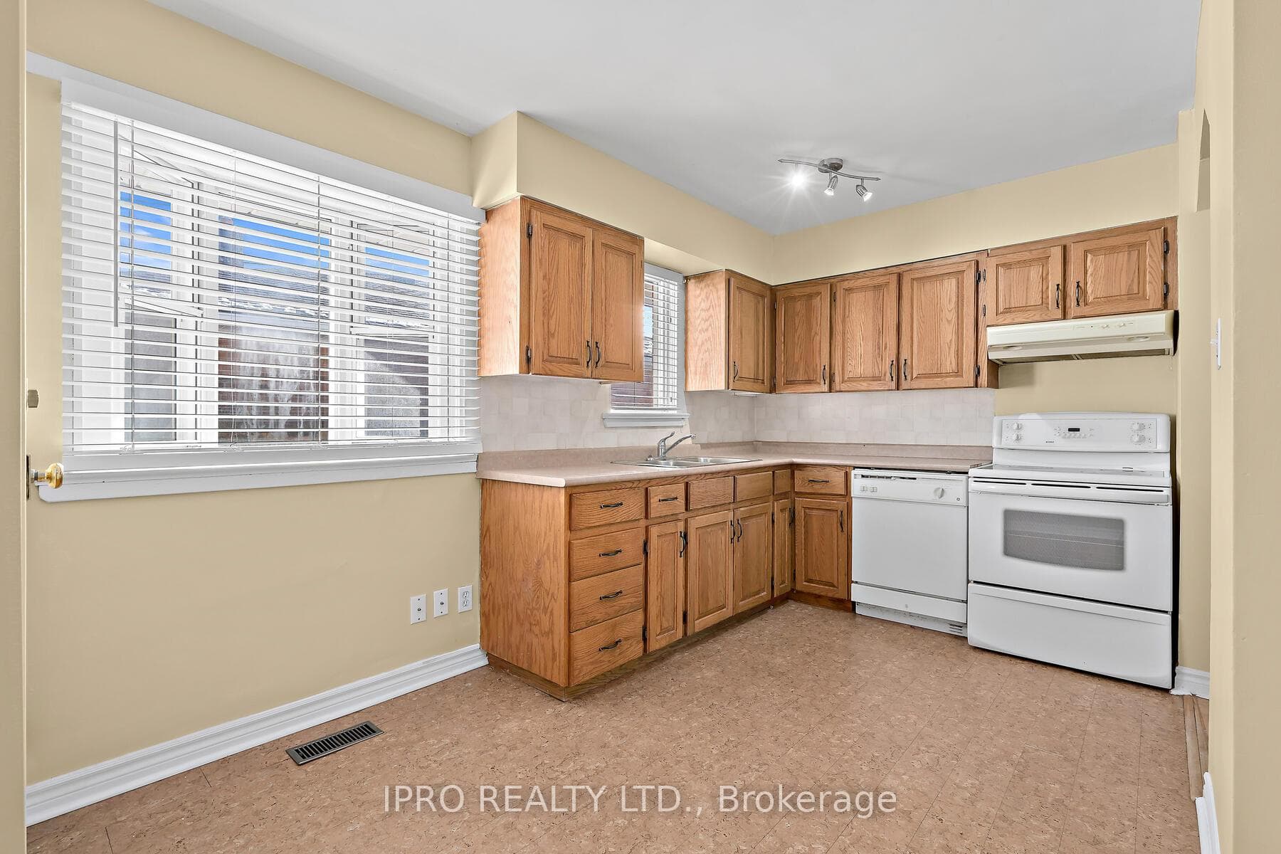 7 Rexway Drive Unit 7 photo 11