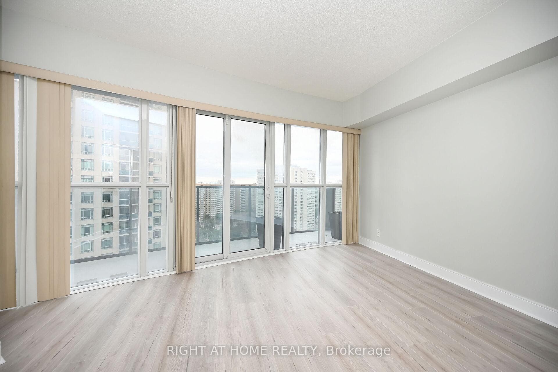 60 Absolute Avenue Unit 1608 photo 12
