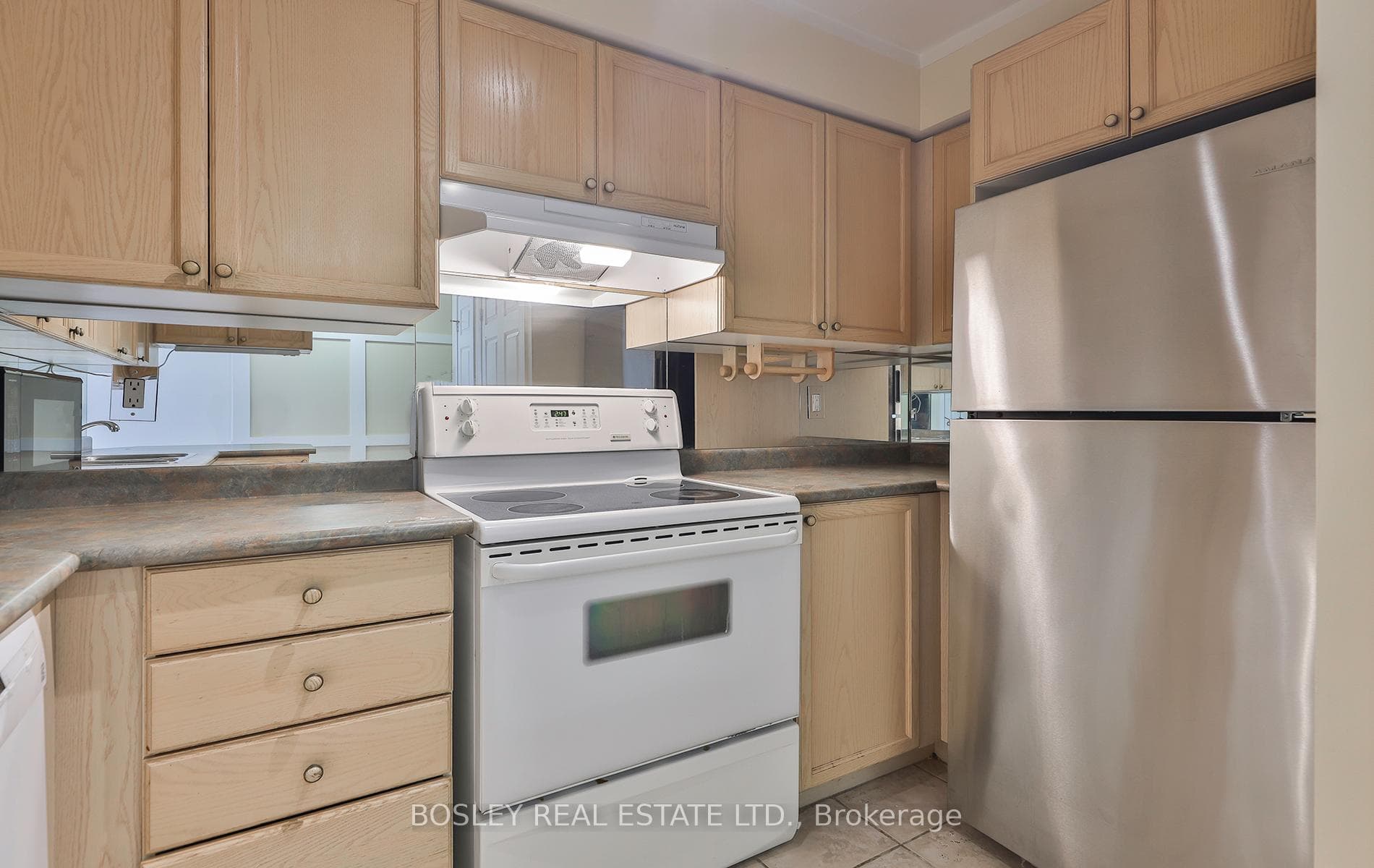 909 Bay Street Unit 2401 photo 5