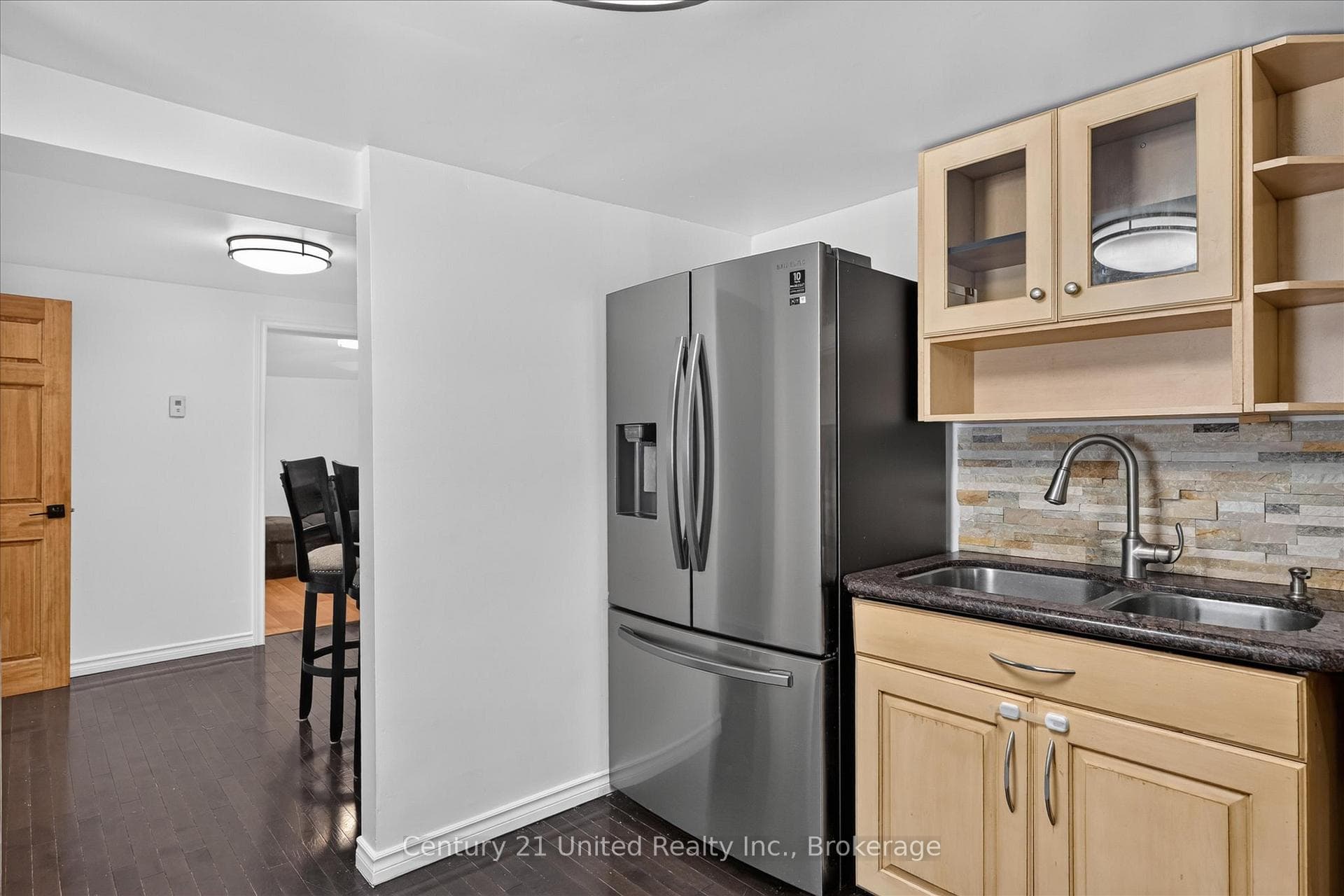 688 St Marys Street photo 11