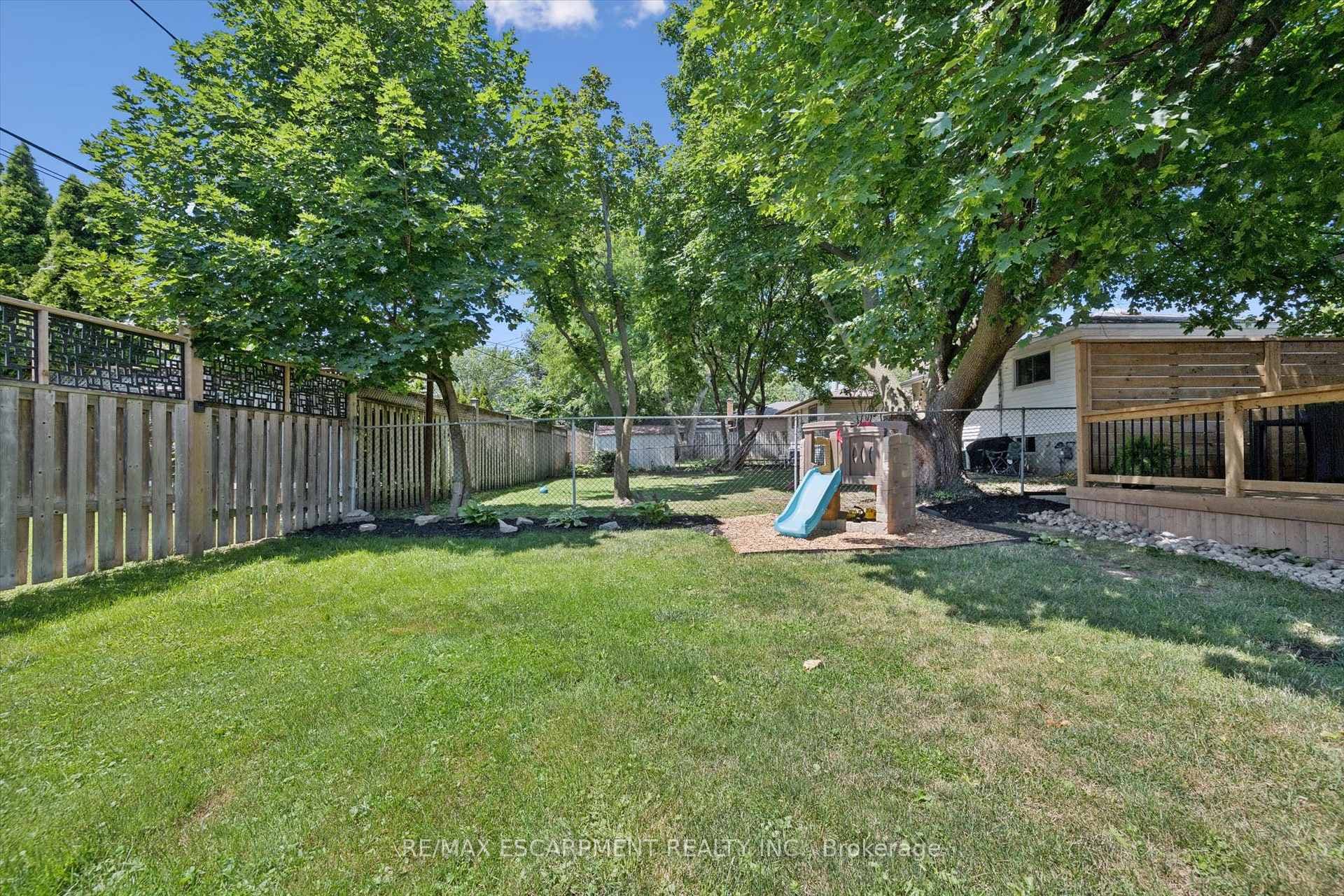 1298 Rosemary Crescent photo 33