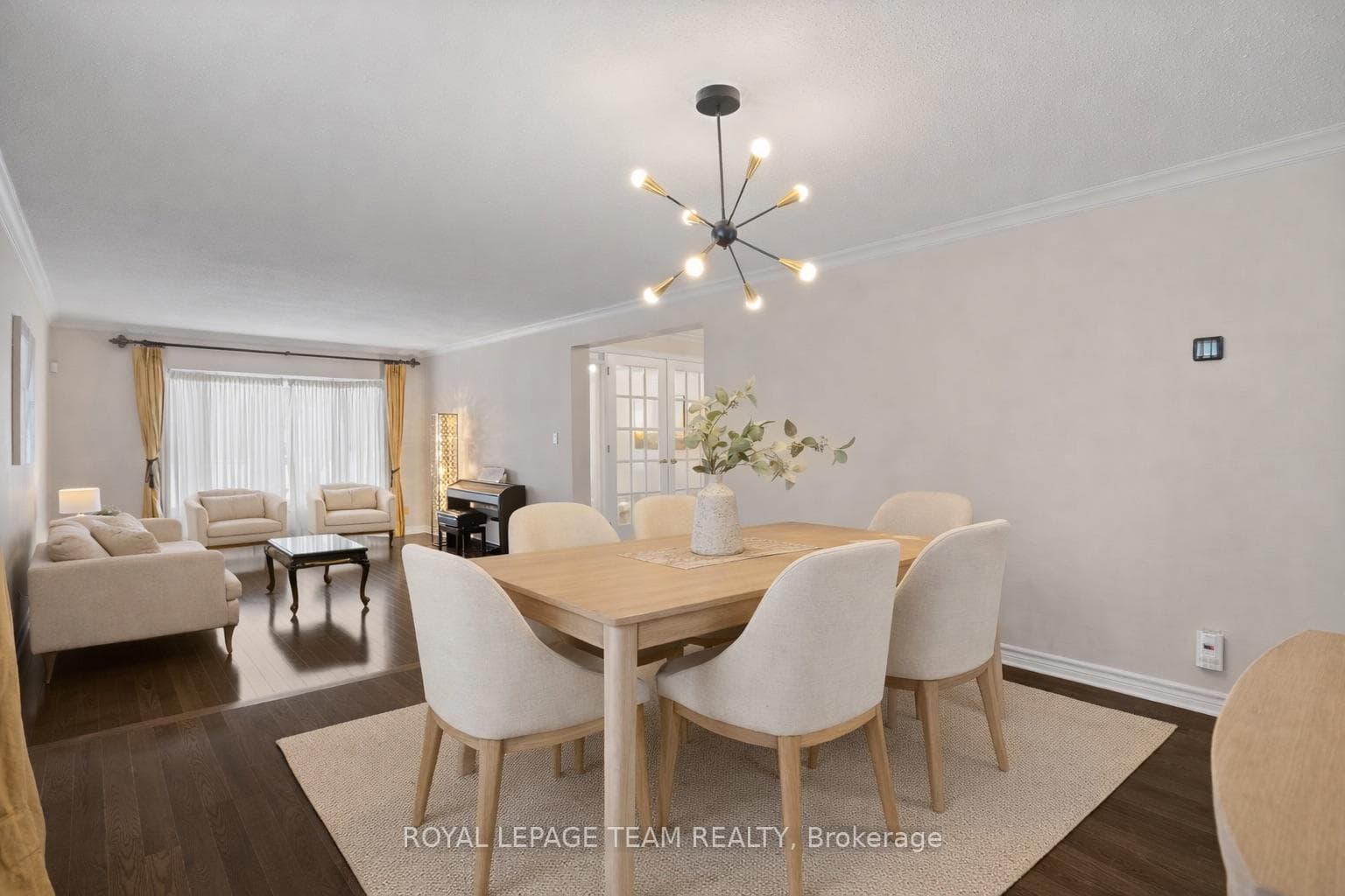 (note this room has been virtually staged)