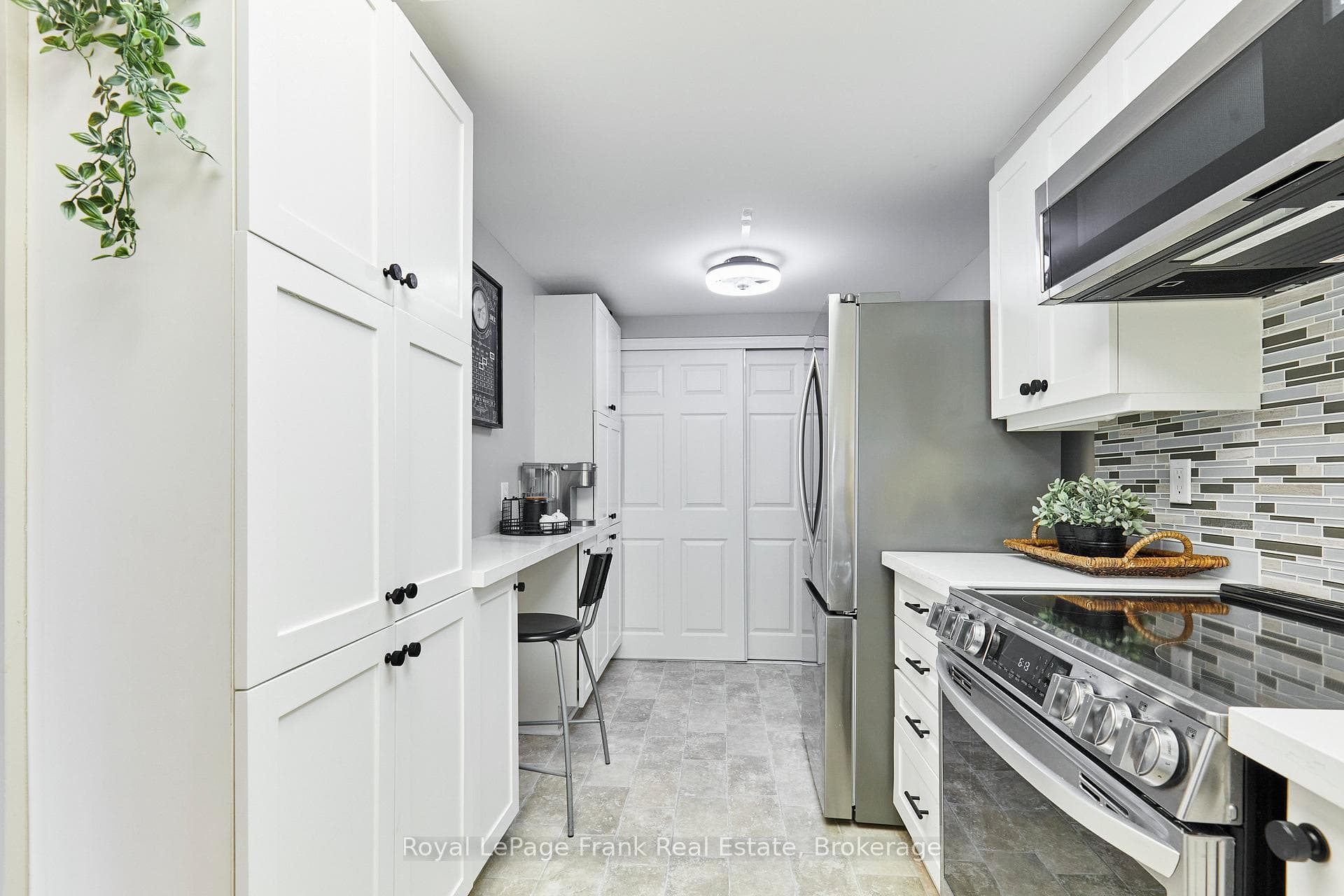 712 Rossland Road Unit 307 photo 7