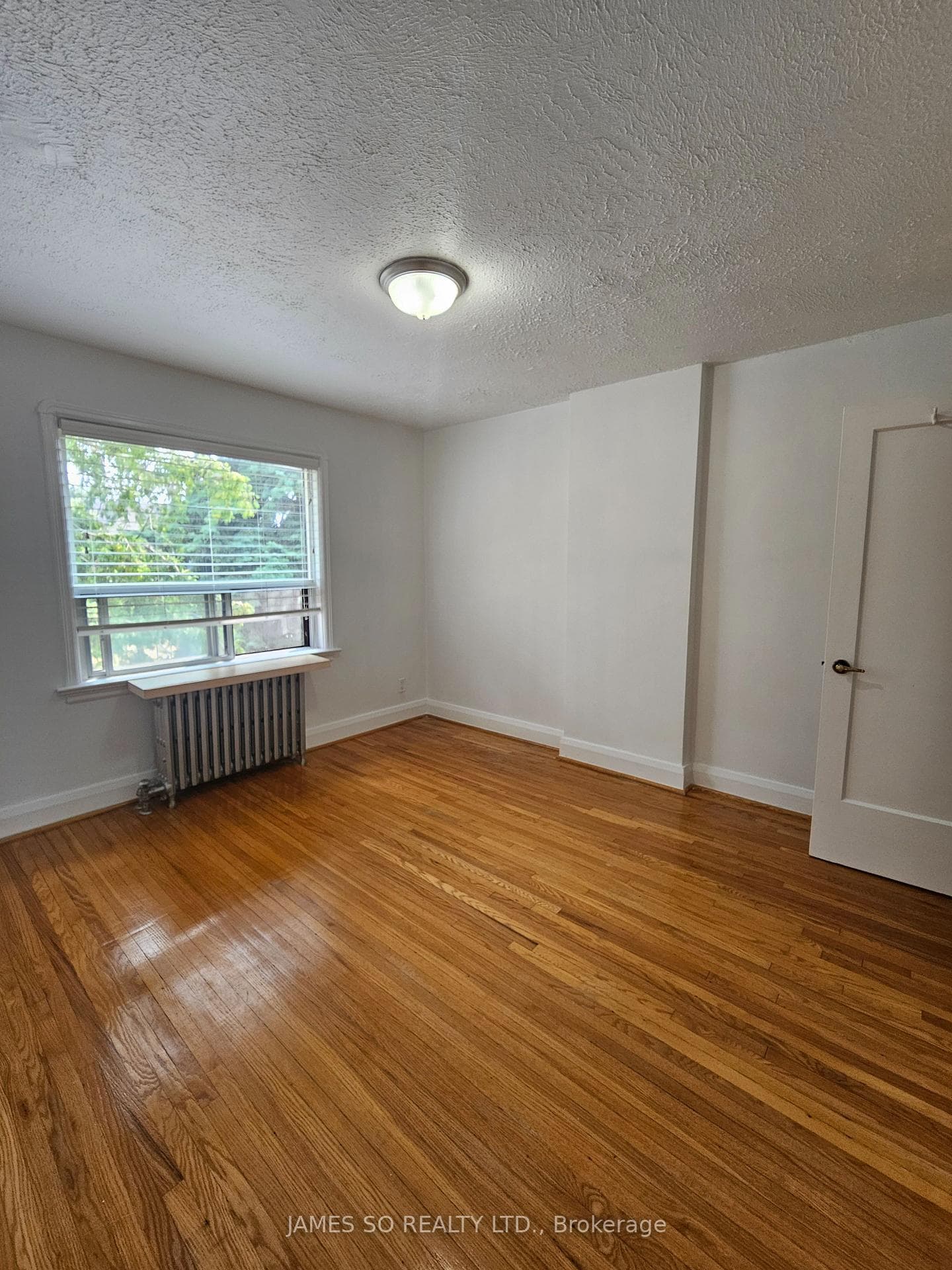 1070 Greenwood Avenue photo 9