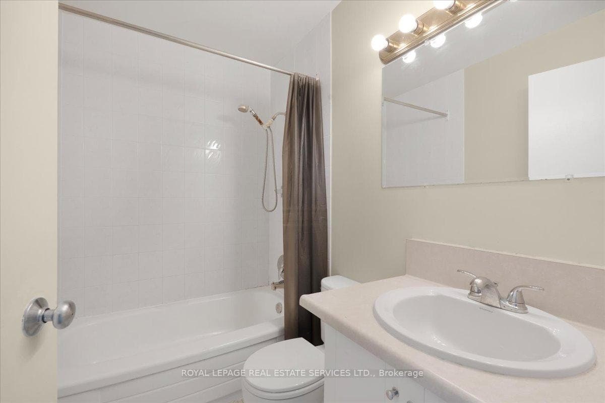 914 Yonge Street Unit 1214 photo 6