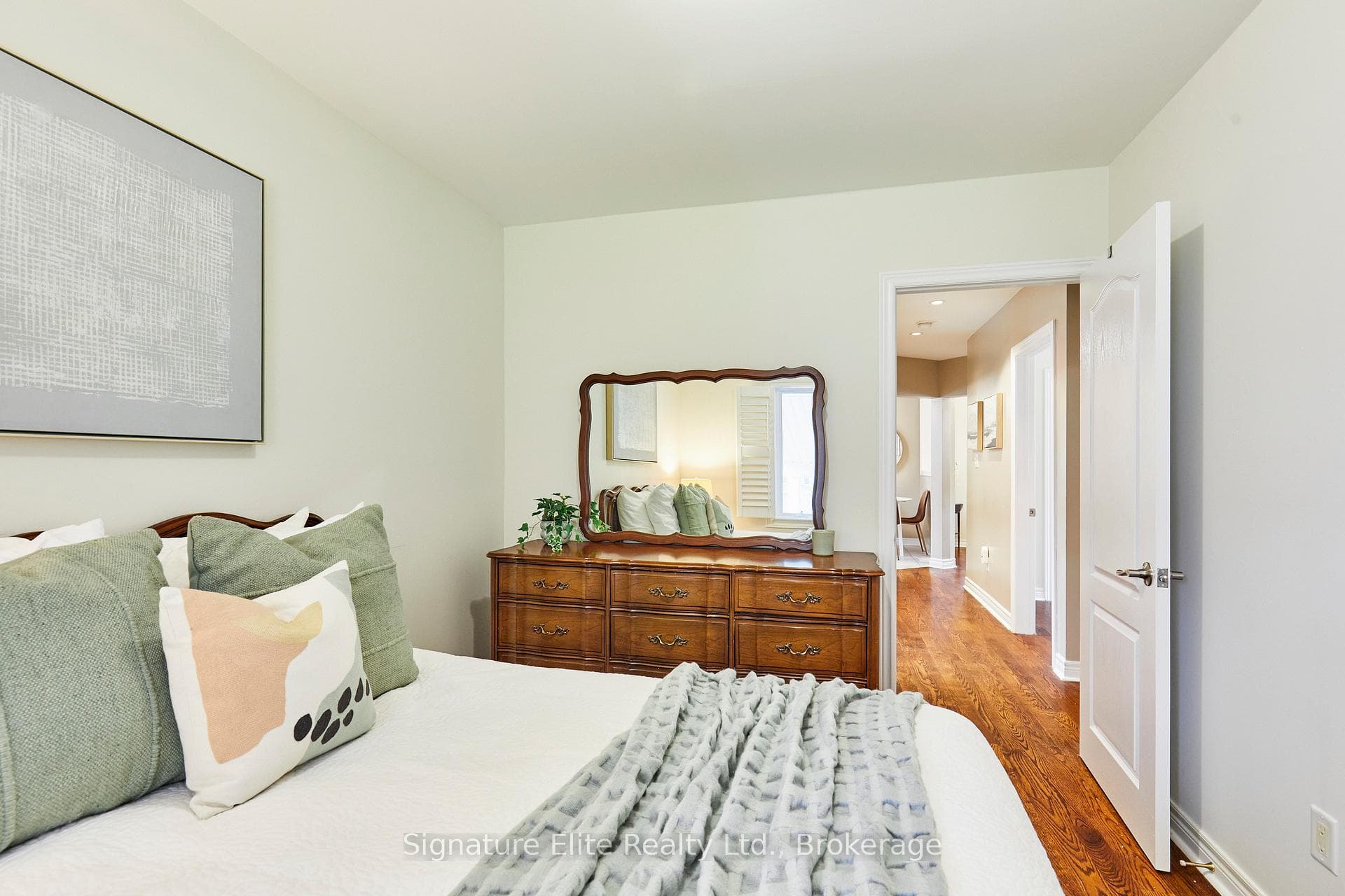 10 Bardwell Crescent photo 23