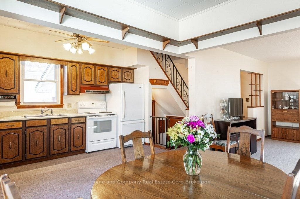 82 Huntingdon Avenue photo 12