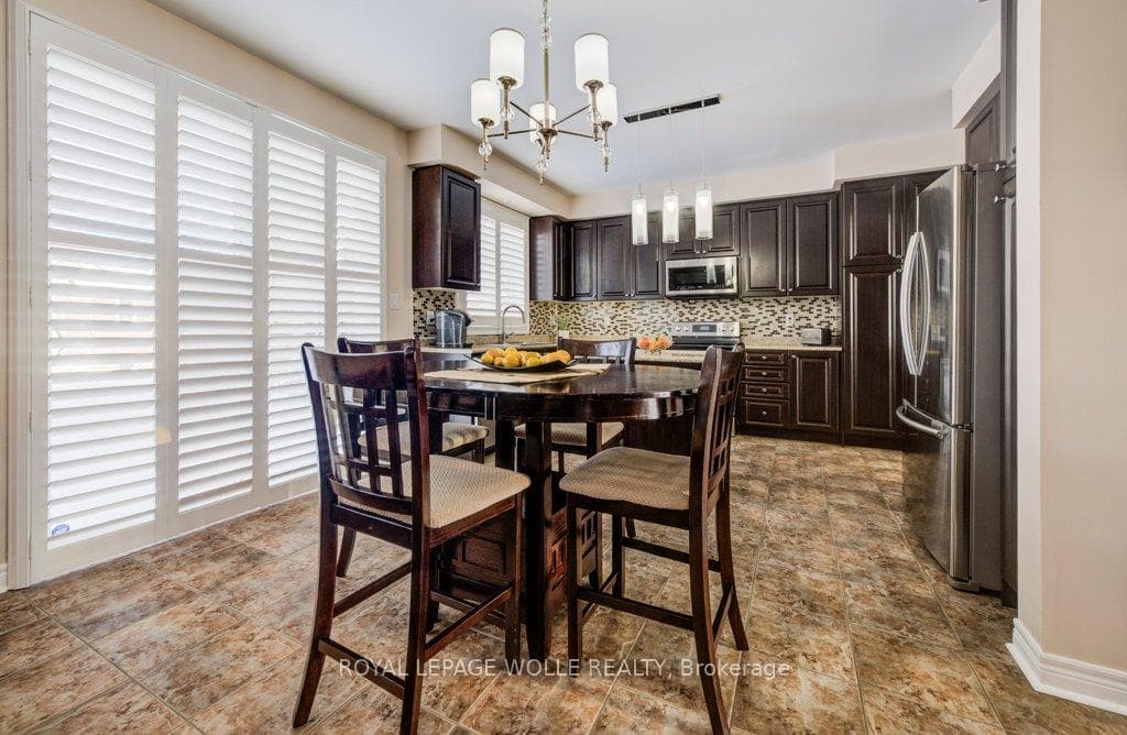 538 Thomas Slee Drive photo 15