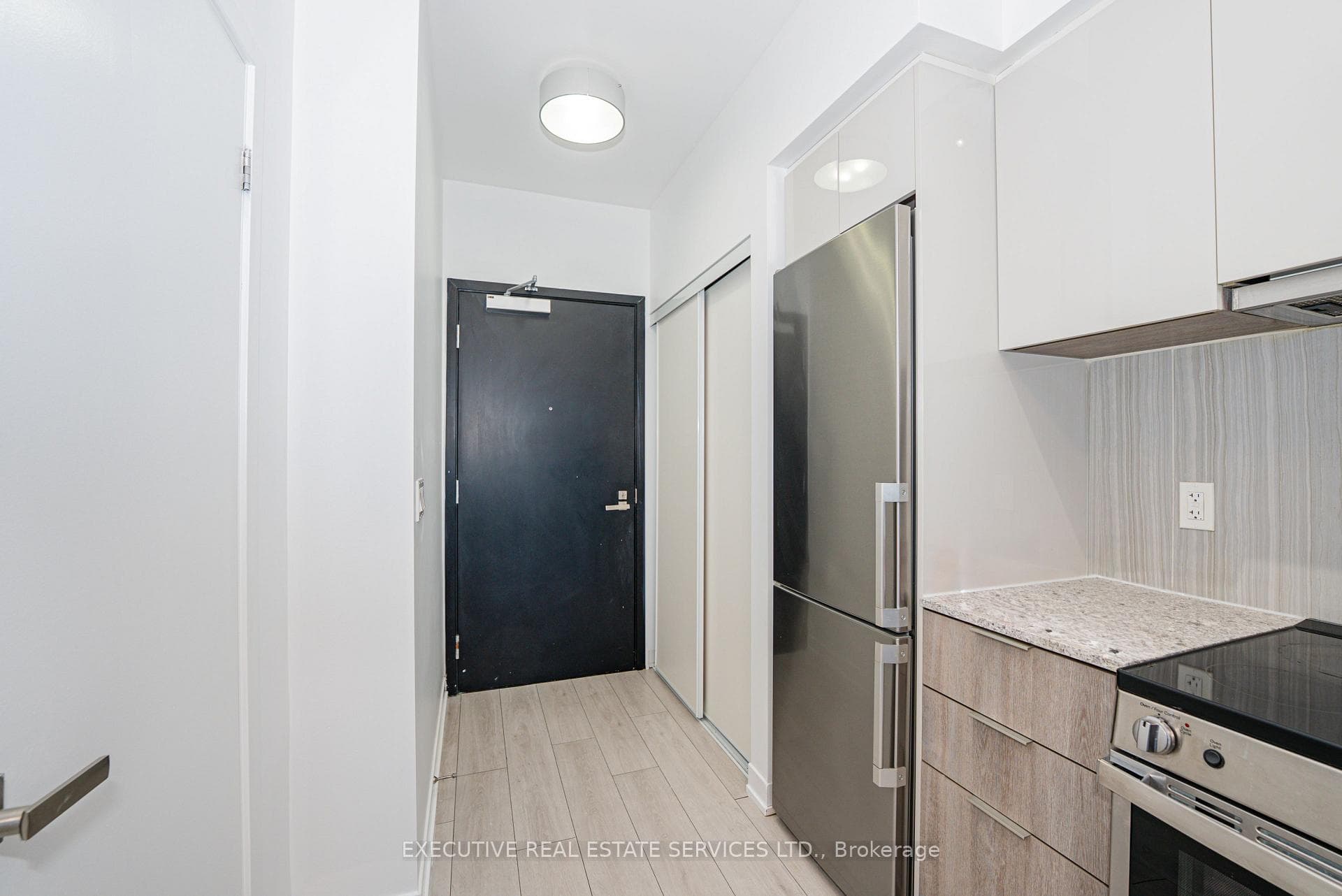 31 Tippett Road Unit 821 photo 9