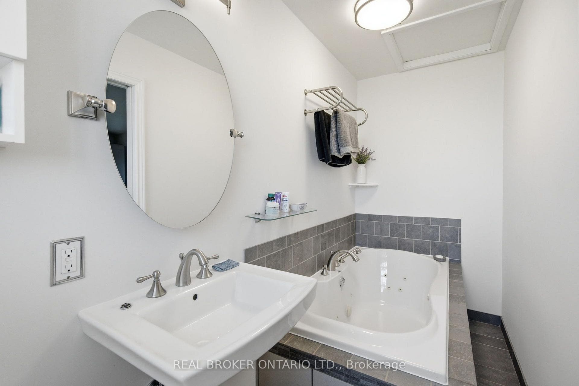 785 Reid Road photo 20